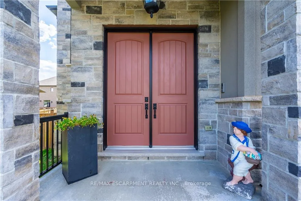 Photo 3 of 36 Kingspoint Circle, Hamilton, Winona — HOMEH