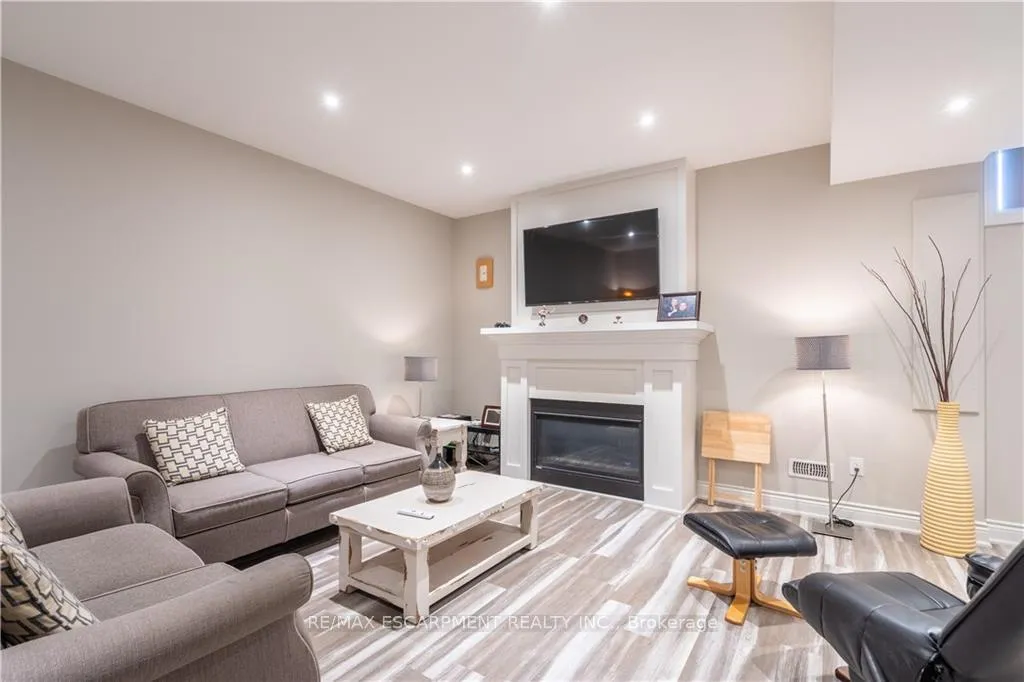 Photo 32 of 36 Kingspoint Circle, Hamilton, Winona — HOMEH