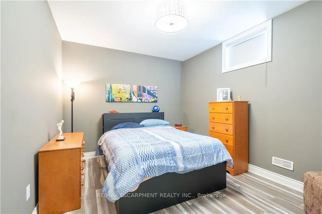 Photo 35 of 36 Kingspoint Circle, Hamilton, Winona — HOMEH