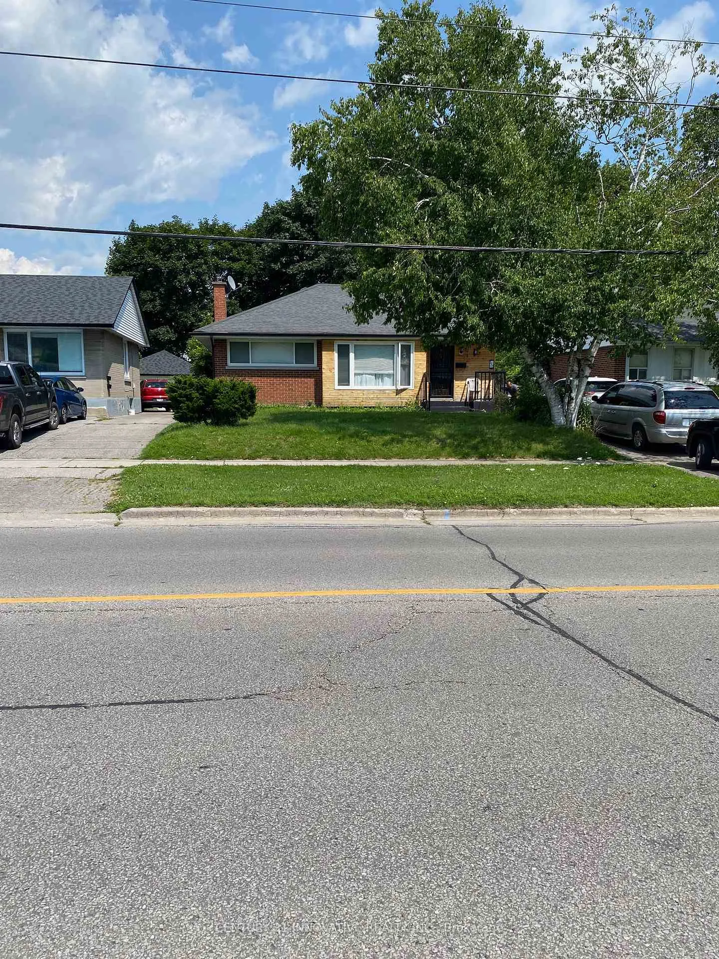 Front of Unit Bsmt, 215 Wilson Road S
