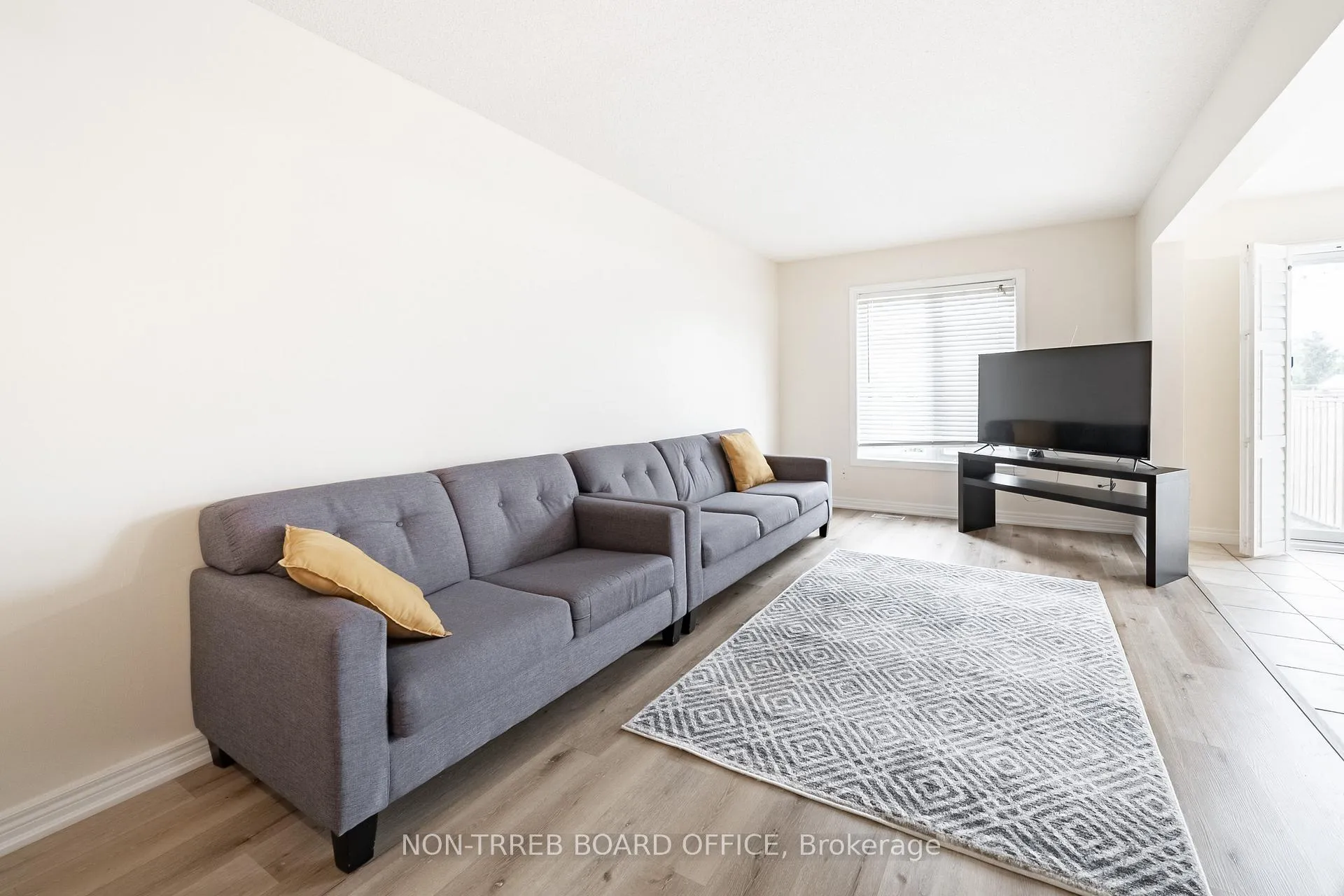 Photo 2 of 1148 Upper Wentworth Street, Hamilton, Crerar — HOMEH