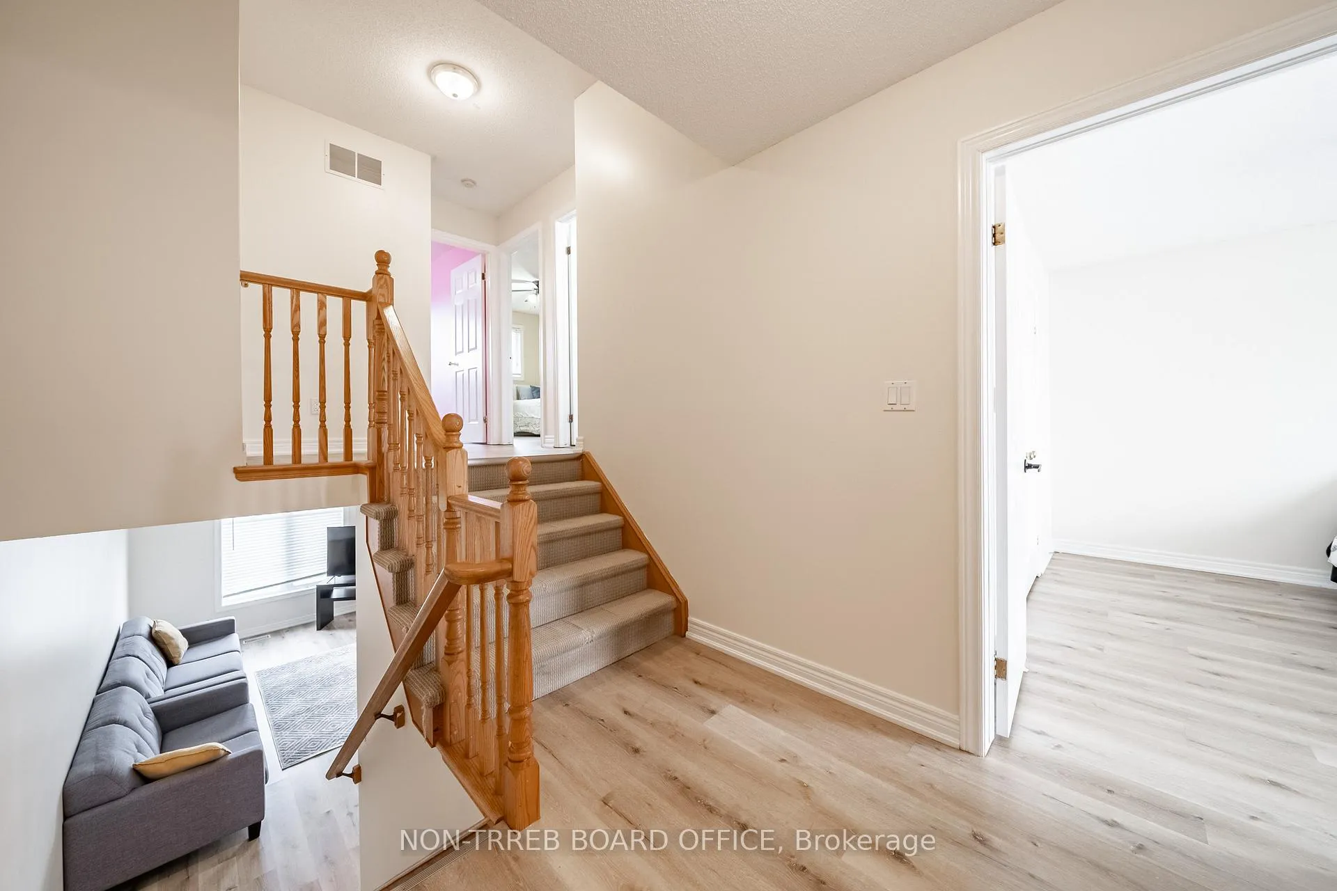 Photo 6 of 1148 Upper Wentworth Street, Hamilton, Crerar — HOMEH