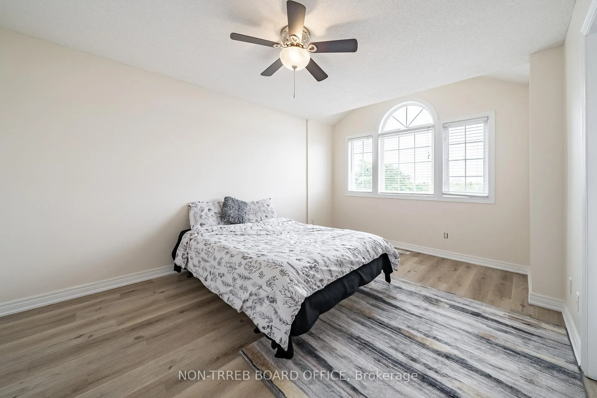 Photo 7 of 1148 Upper Wentworth Street, Hamilton, Crerar — HOMEH