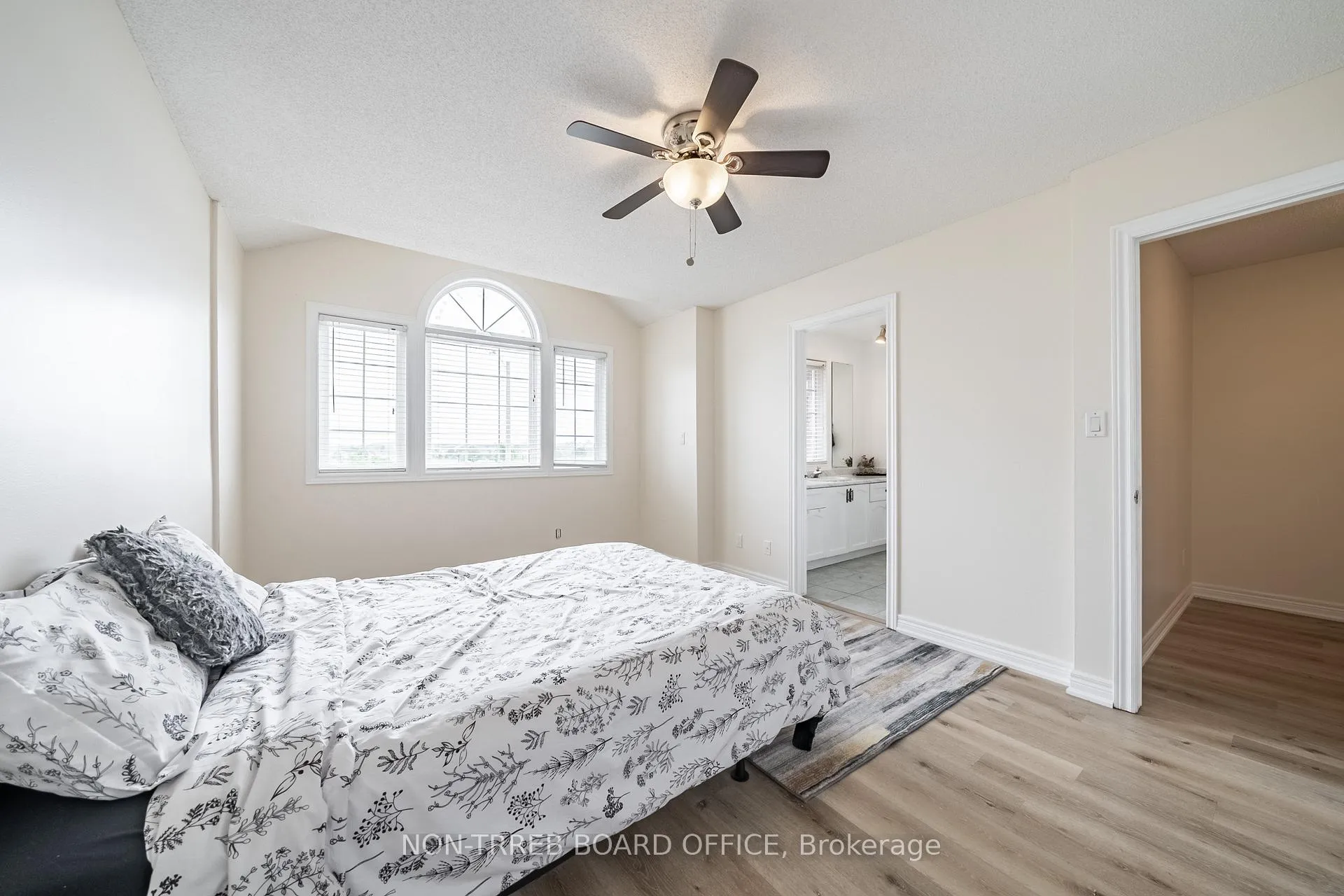 Photo 8 of 1148 Upper Wentworth Street, Hamilton, Crerar — HOMEH