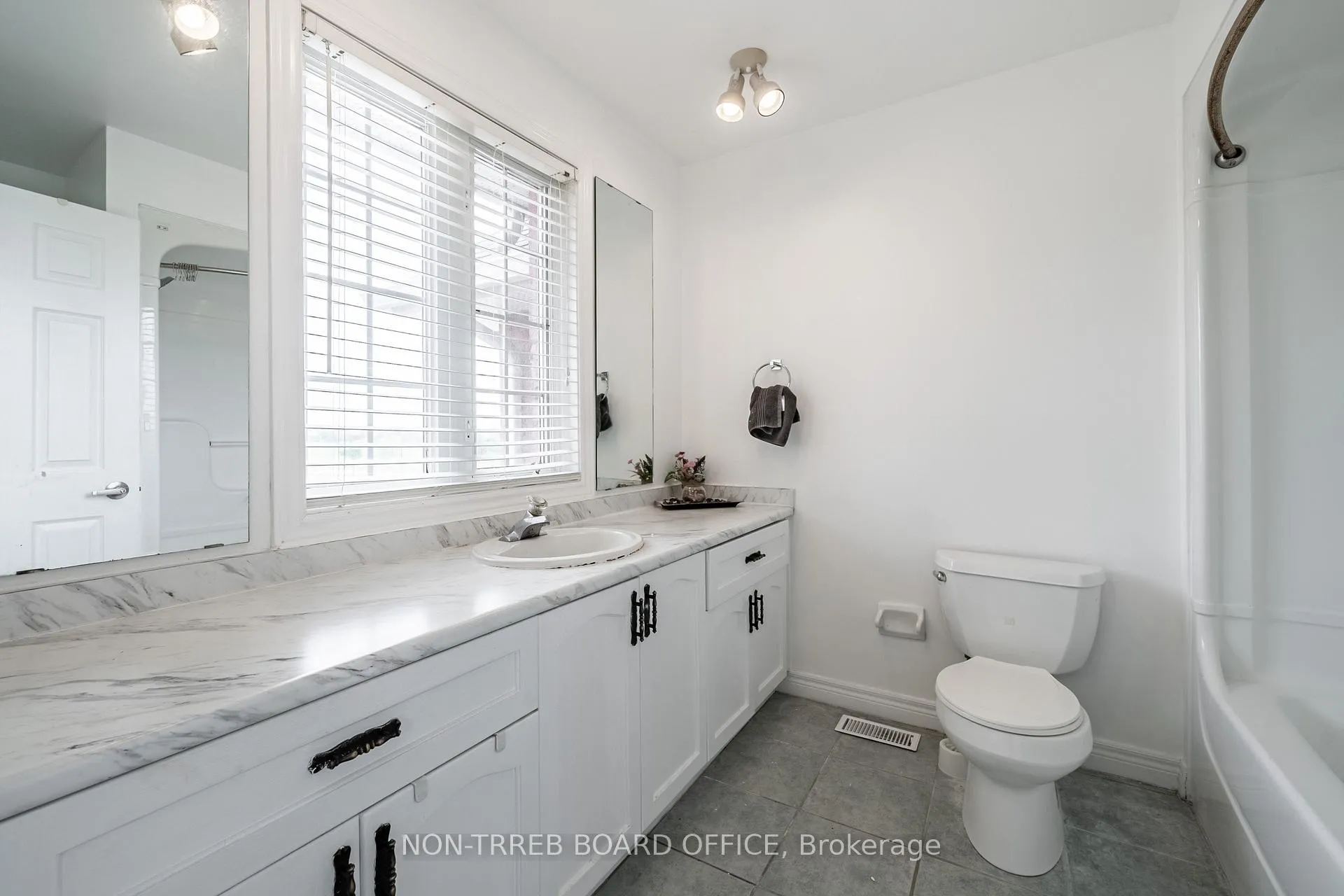 Photo 9 of 1148 Upper Wentworth Street, Hamilton, Crerar — HOMEH