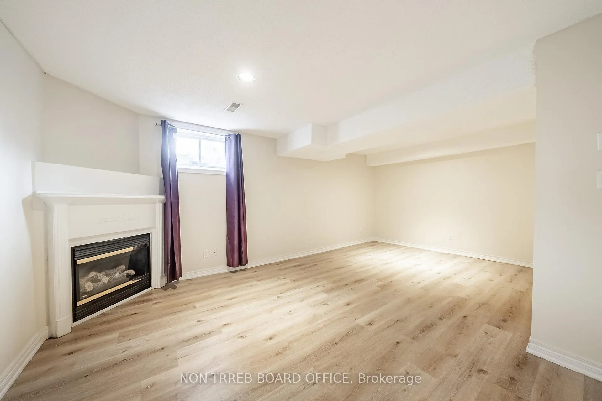 Photo 13 of 1148 Upper Wentworth Street, Hamilton, Crerar — HOMEH