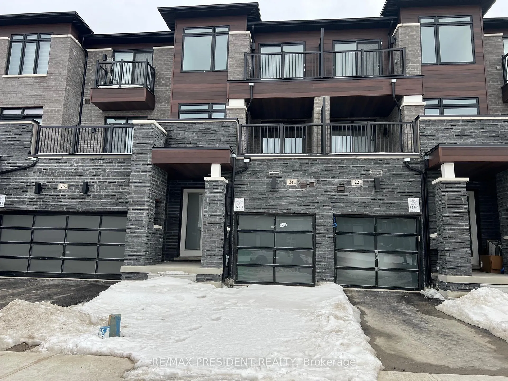 Photo 2 of 24 Skyridge Drive, Brampton, Bram East — HOMEH