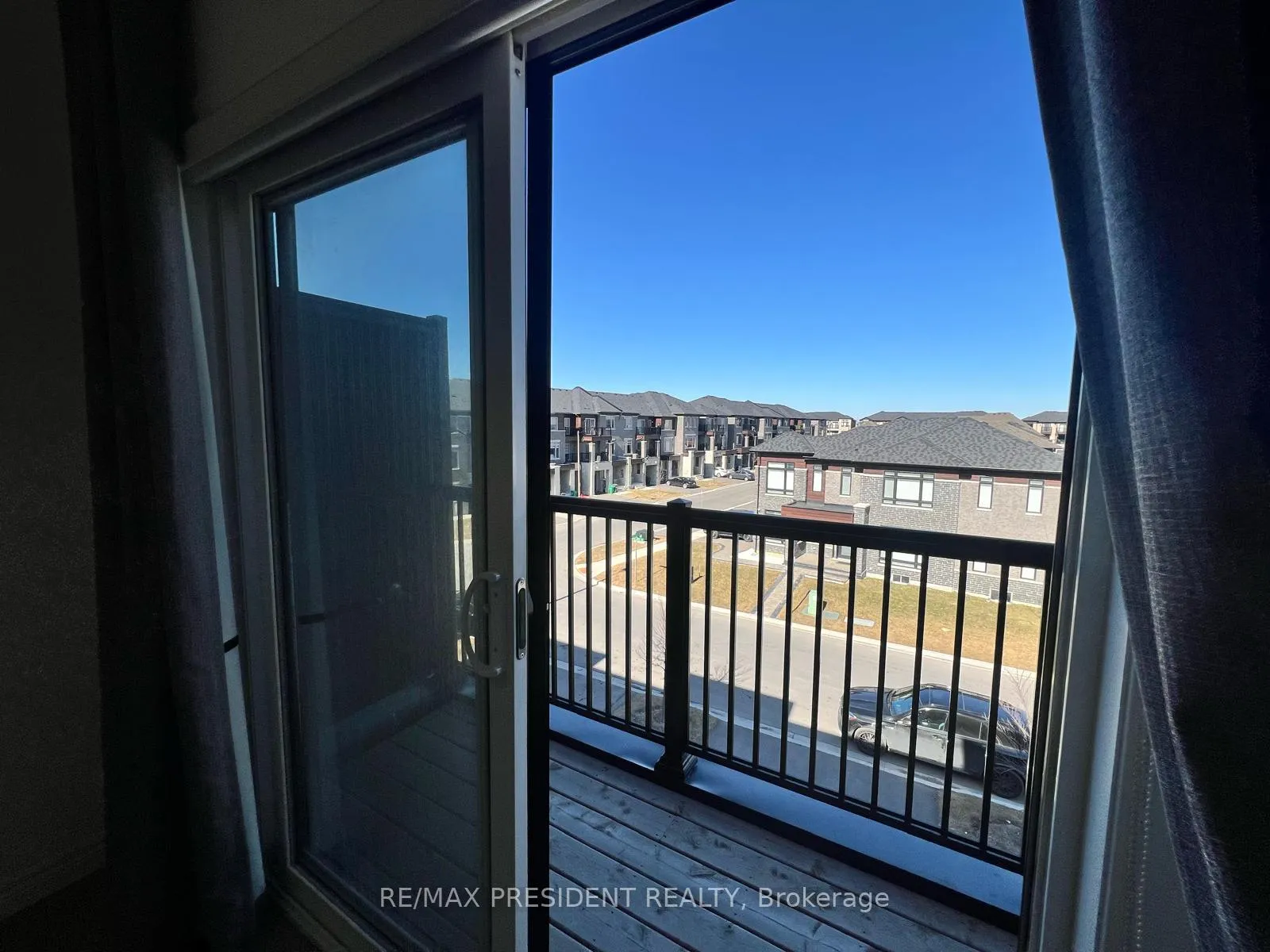 Photo 4 of 24 Skyridge Drive, Brampton, Bram East — HOMEH