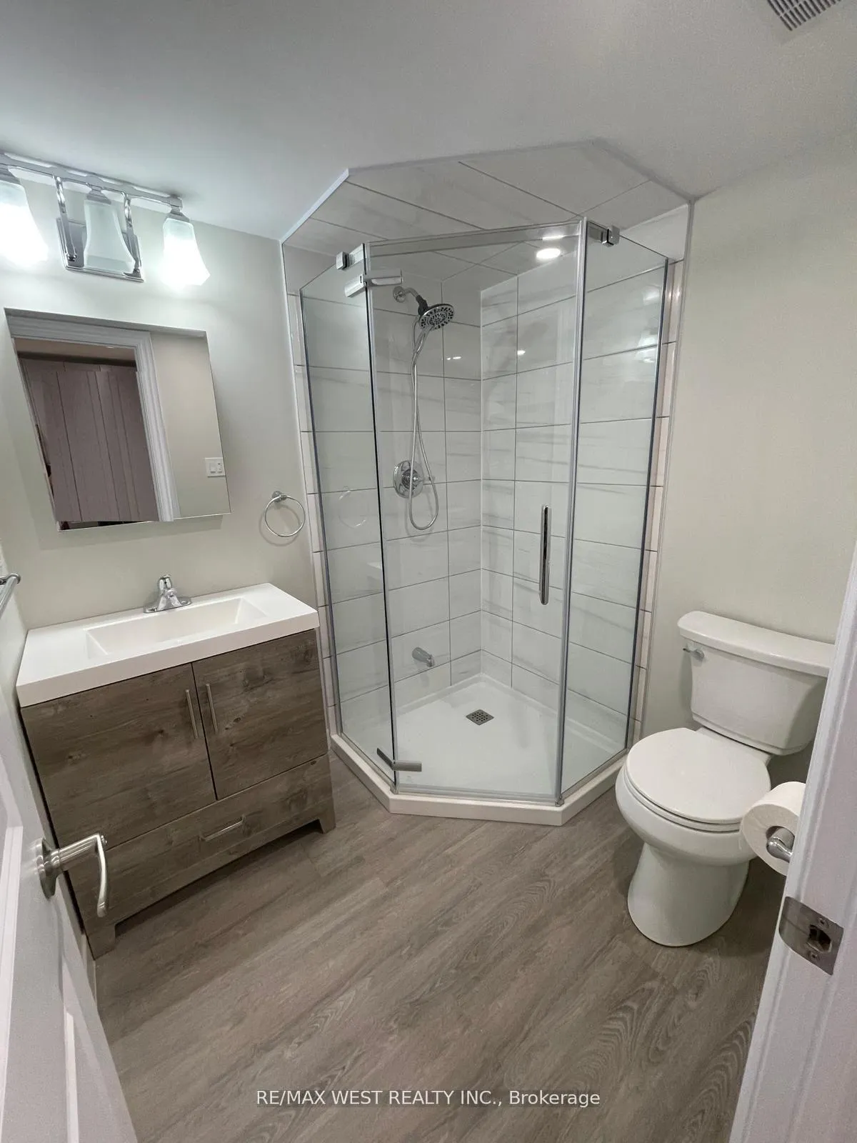 Photo 4 of Unit Basement, 293 Main Street N, Brampton, Downtown Brampton — HOMEH