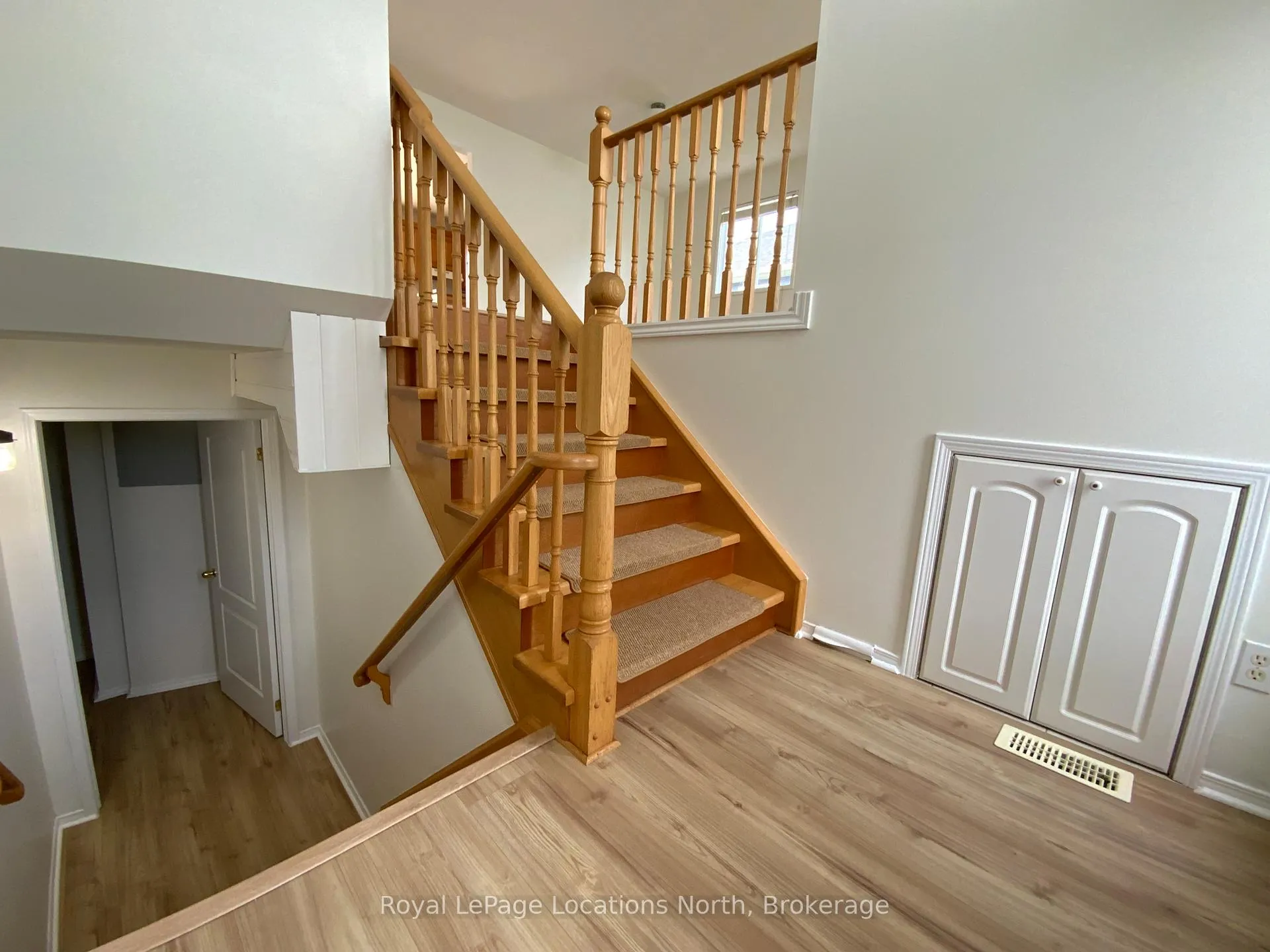 Photo 2 of 210 Quebec Street, Clearview, Stayner — HOMEH