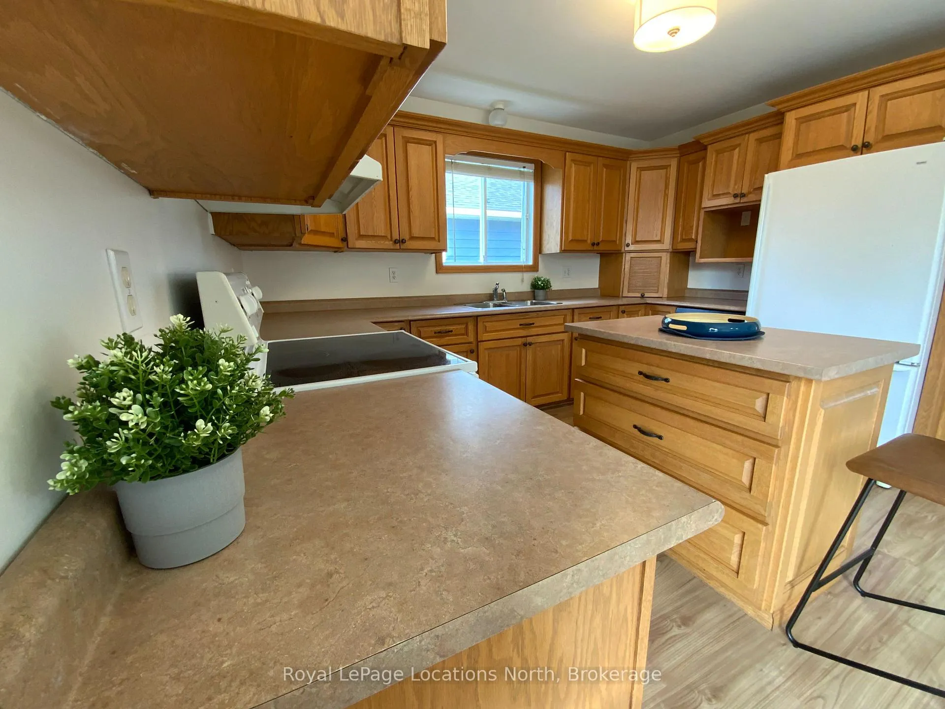 Photo 8 of 210 Quebec Street, Clearview, Stayner — HOMEH