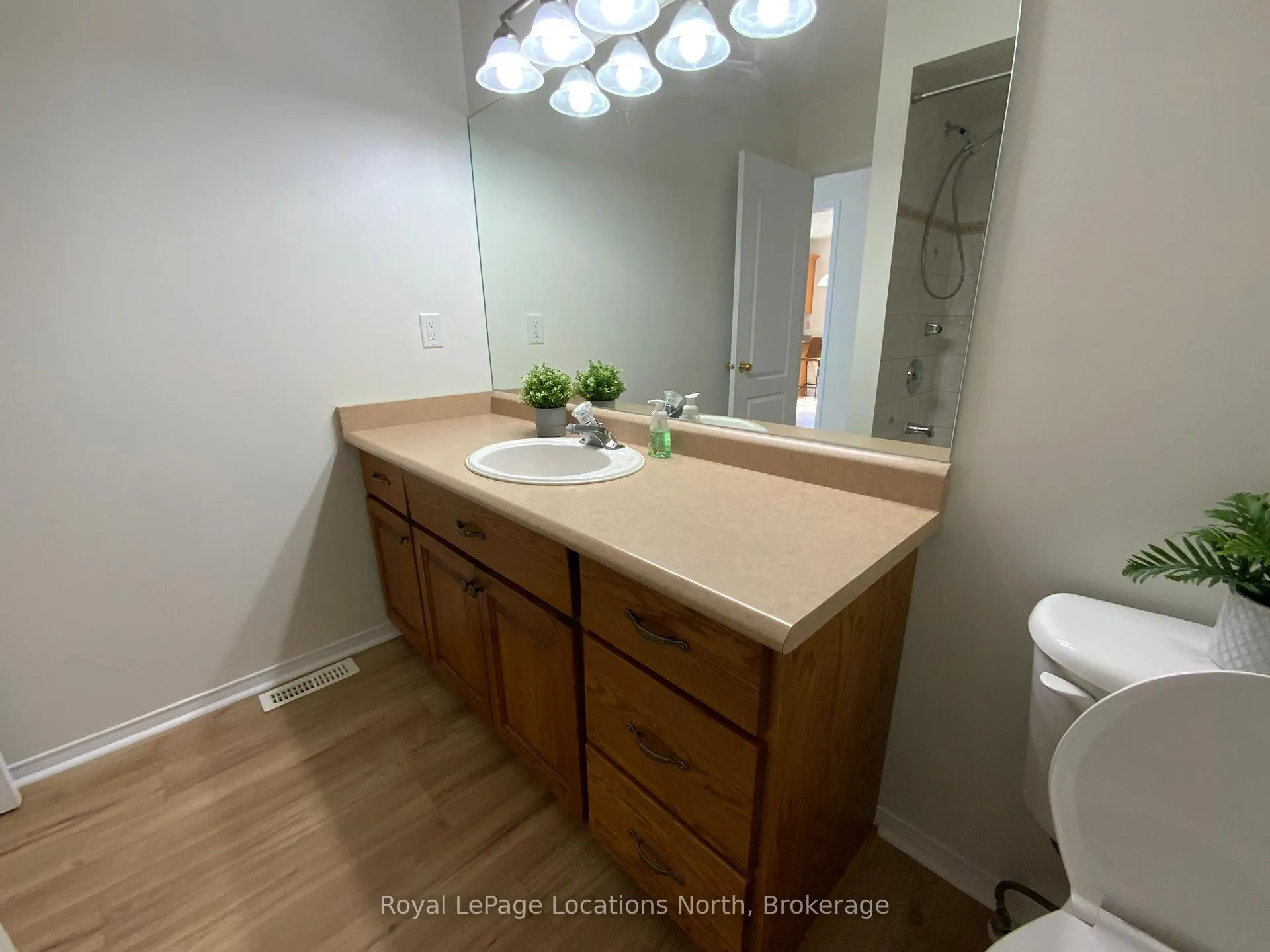 Photo 14 of 210 Quebec Street, Clearview, Stayner — HOMEH
