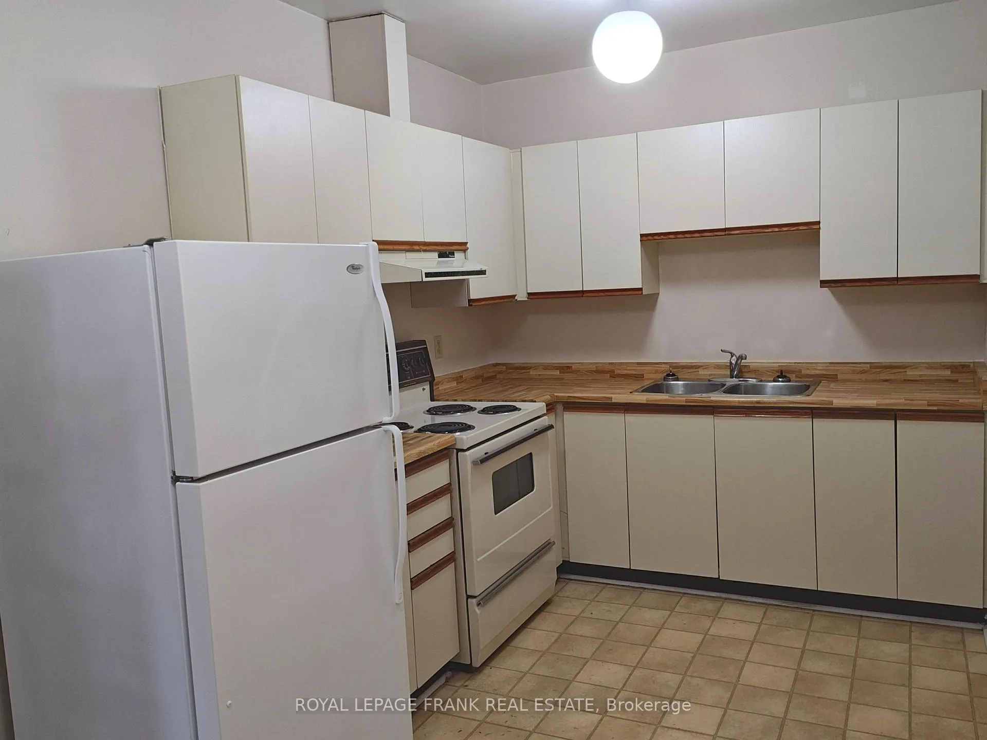 Photo 4 of Unit 305, 552 Dundas Street E, Whitby, Downtown Whitby — HOMEH