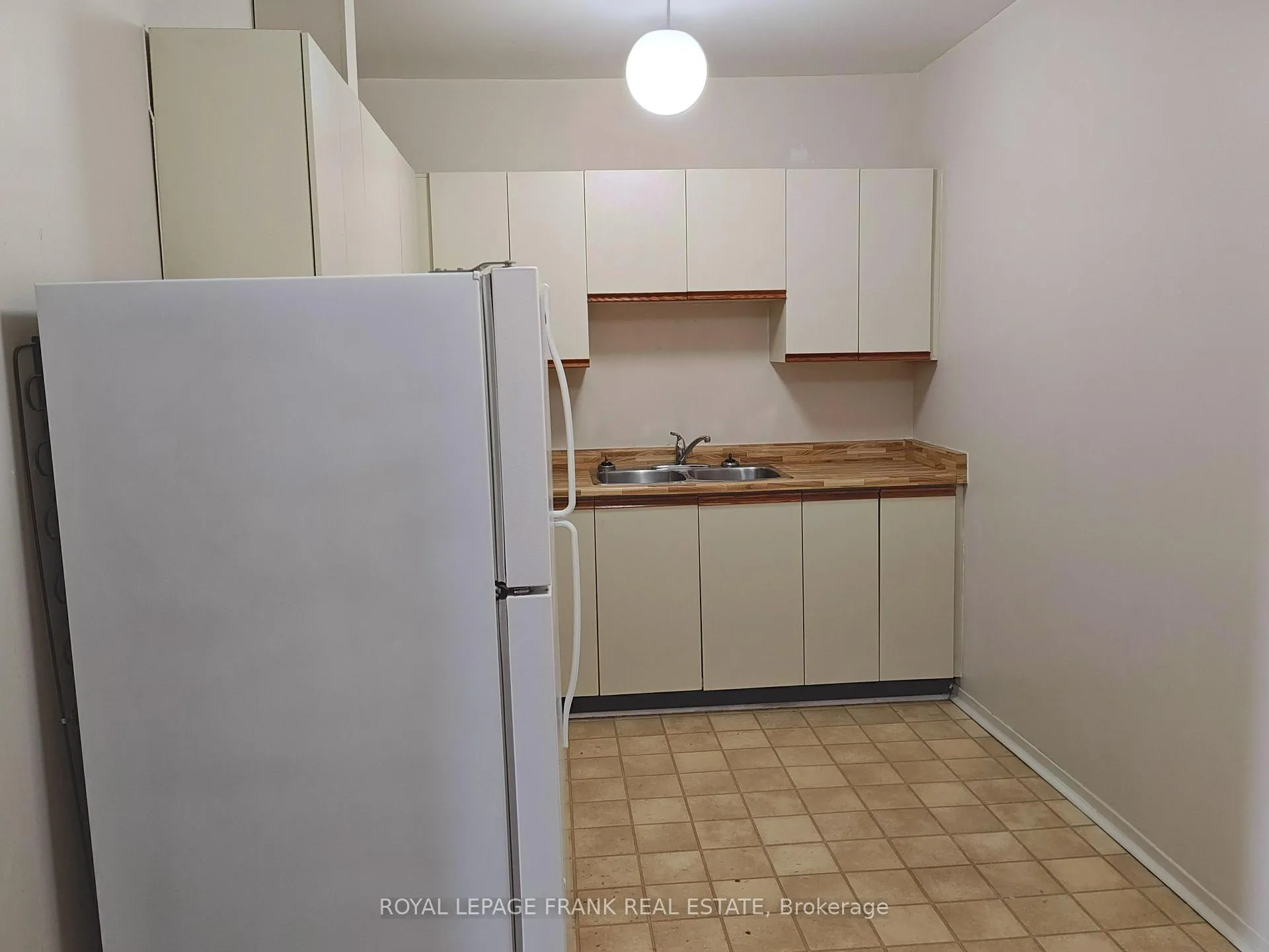Photo 5 of Unit 305, 552 Dundas Street E, Whitby, Downtown Whitby — HOMEH