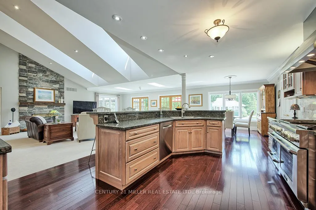 Photo 25 of 27 Weneil Drive, Hamilton, Freelton — HOMEH