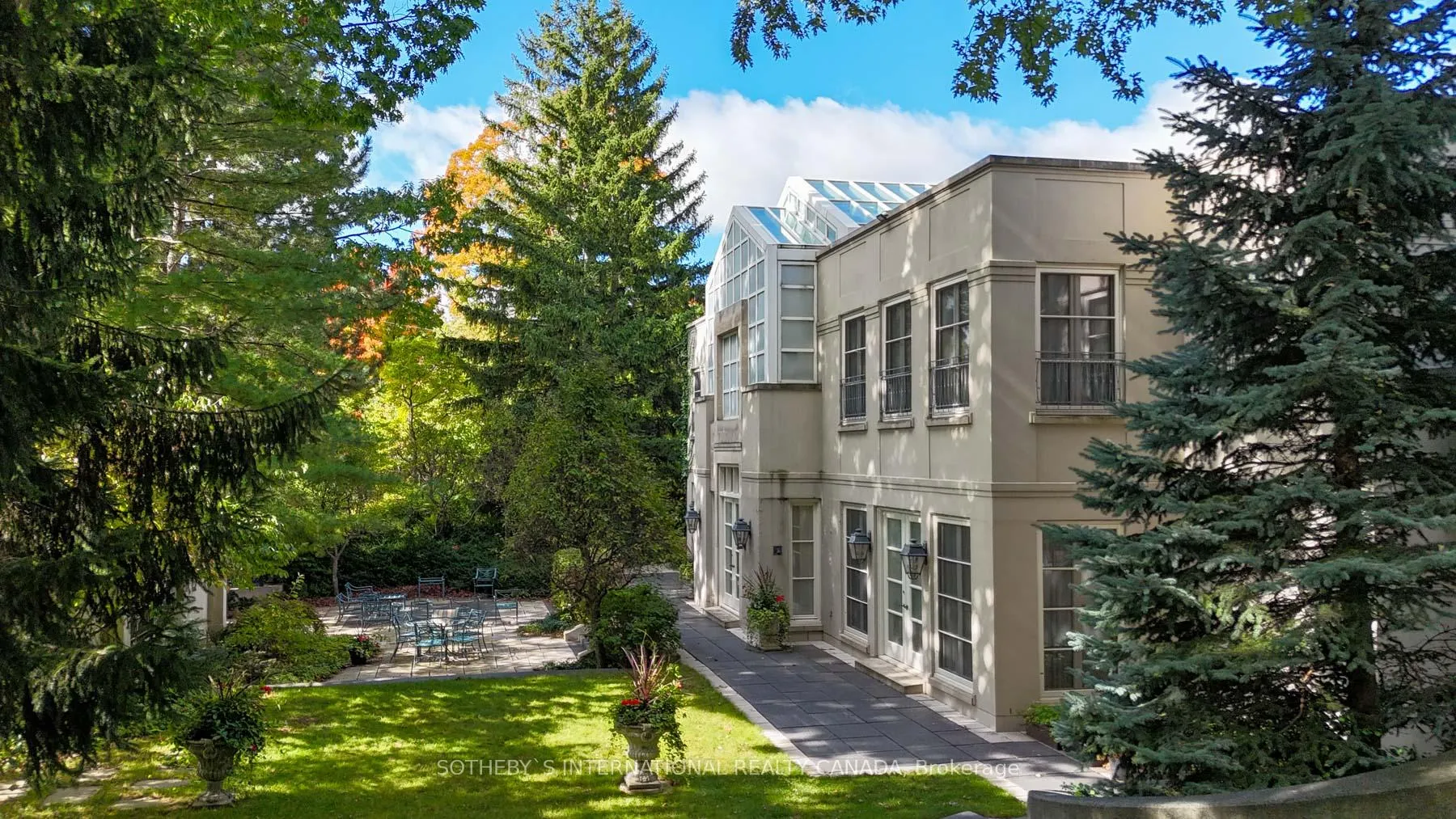 Photo 2 of 241 Strathallan Wood, Toronto, Bedford Park-Nortown — HOMEH