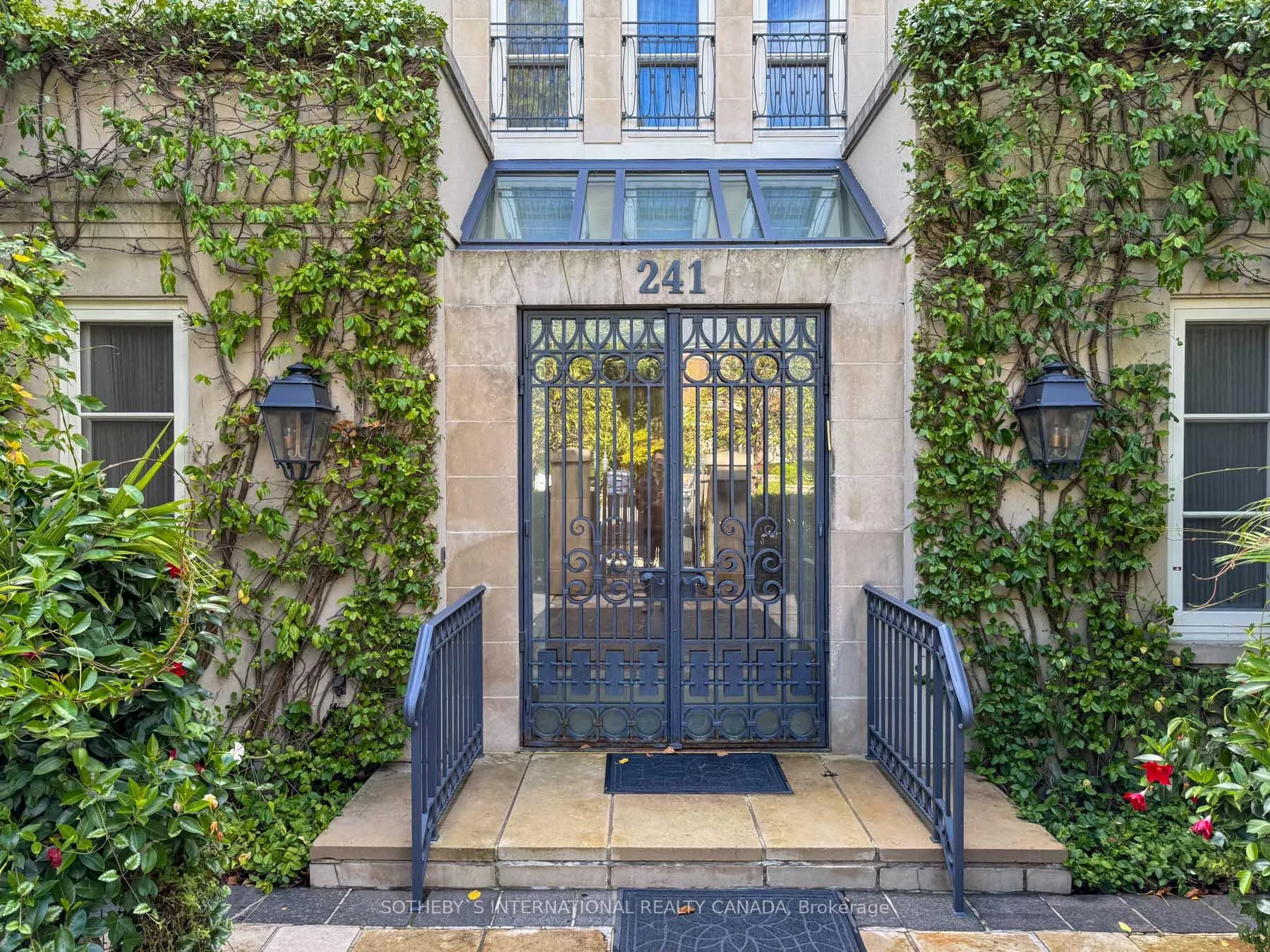 Photo 3 of 241 Strathallan Wood, Toronto, Bedford Park-Nortown — HOMEH