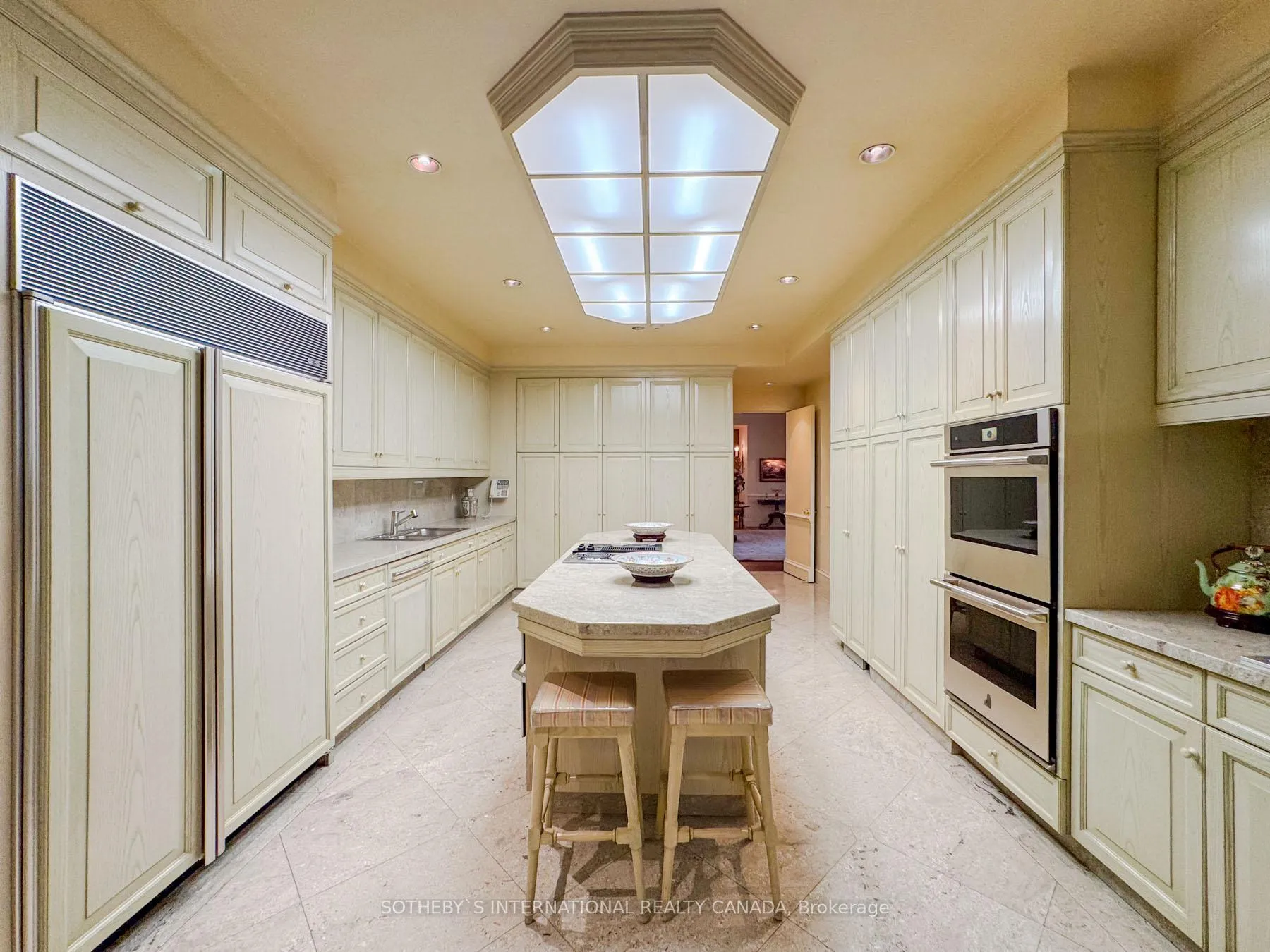 Photo 11 of 241 Strathallan Wood, Toronto, Bedford Park-Nortown — HOMEH