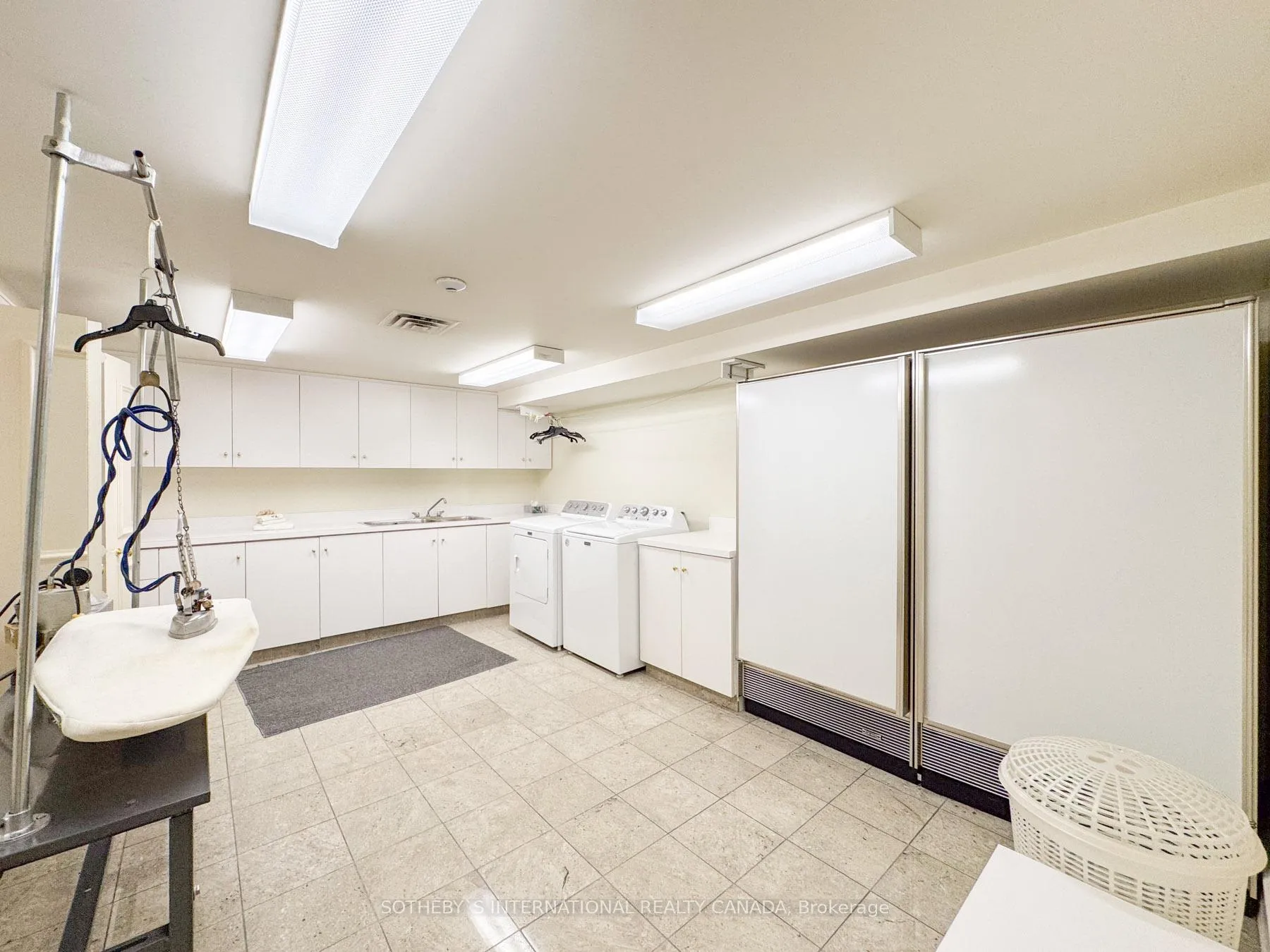 Photo 31 of 241 Strathallan Wood, Toronto, Bedford Park-Nortown — HOMEH