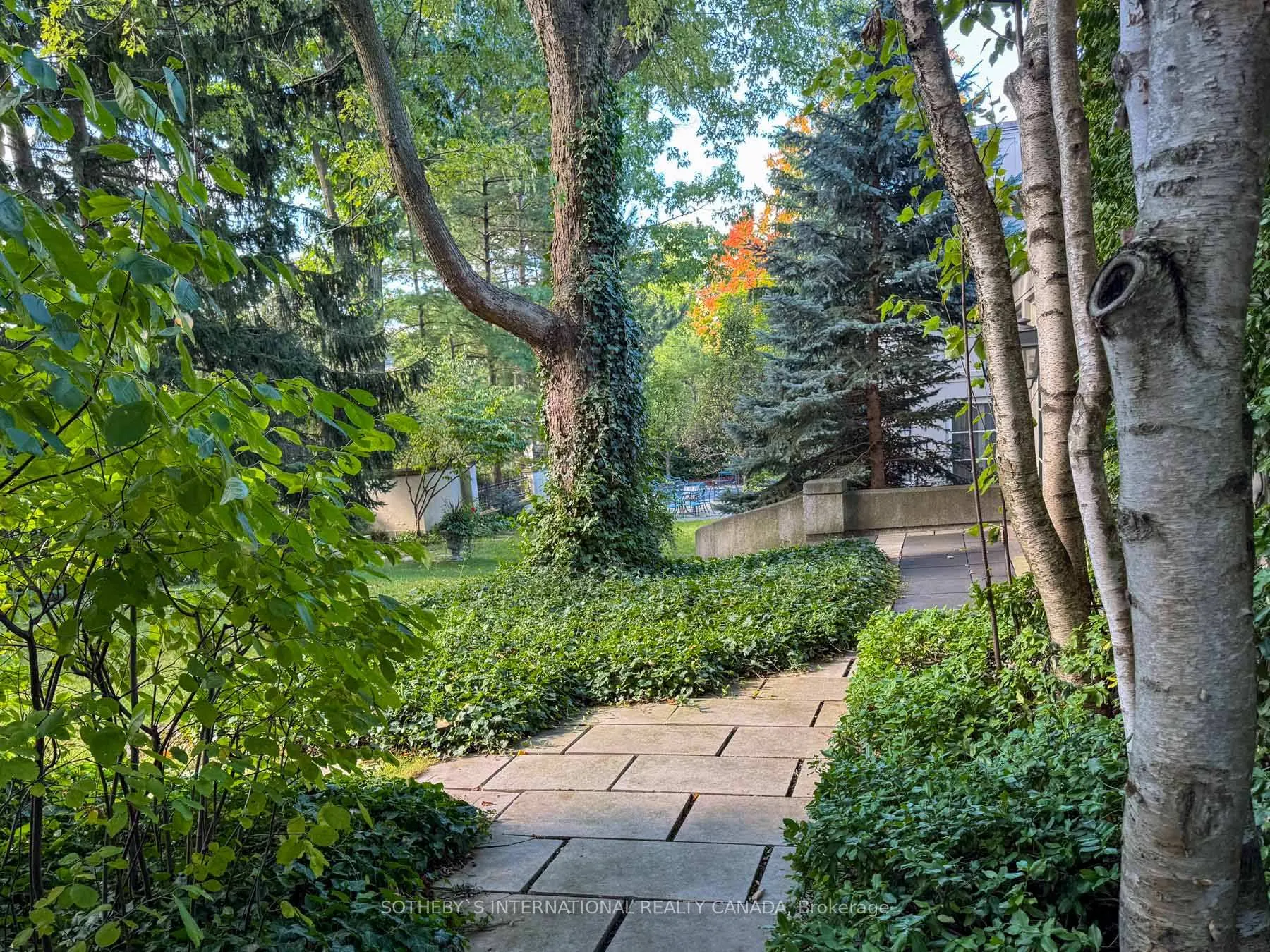 Photo 33 of 241 Strathallan Wood, Toronto, Bedford Park-Nortown — HOMEH