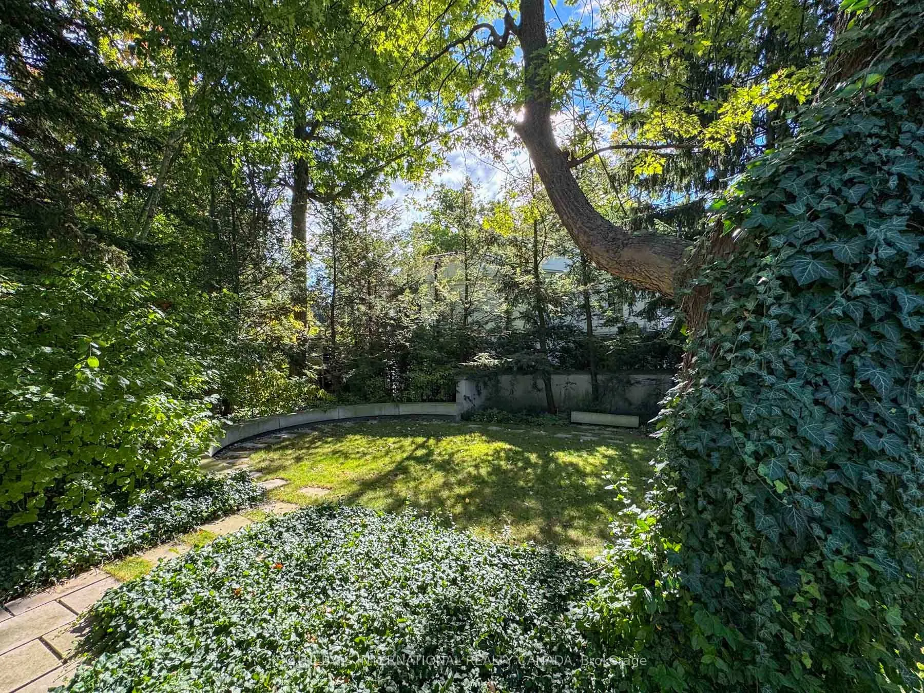Photo 35 of 241 Strathallan Wood, Toronto, Bedford Park-Nortown — HOMEH