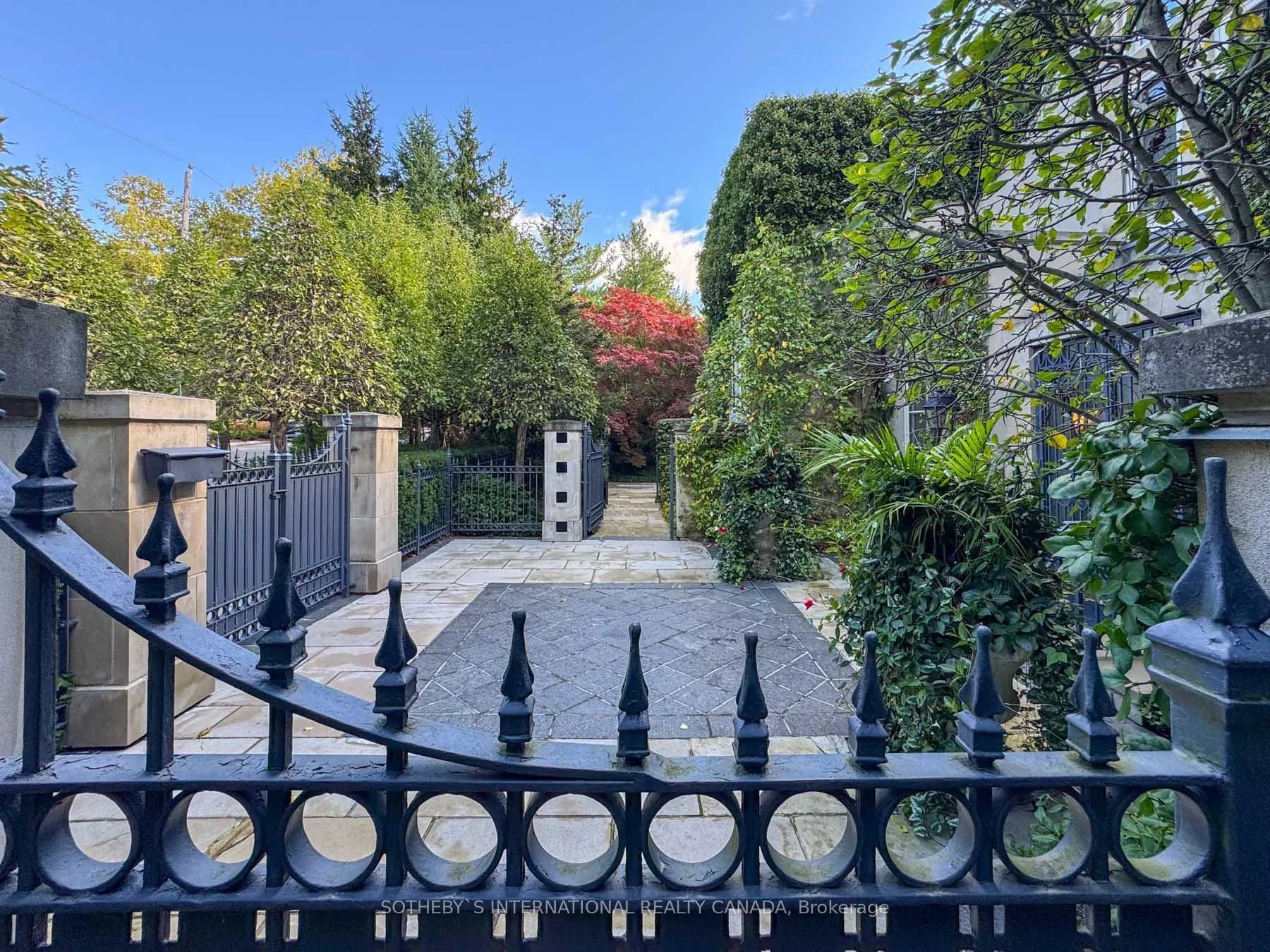 Photo 40 of 241 Strathallan Wood, Toronto, Bedford Park-Nortown — HOMEH