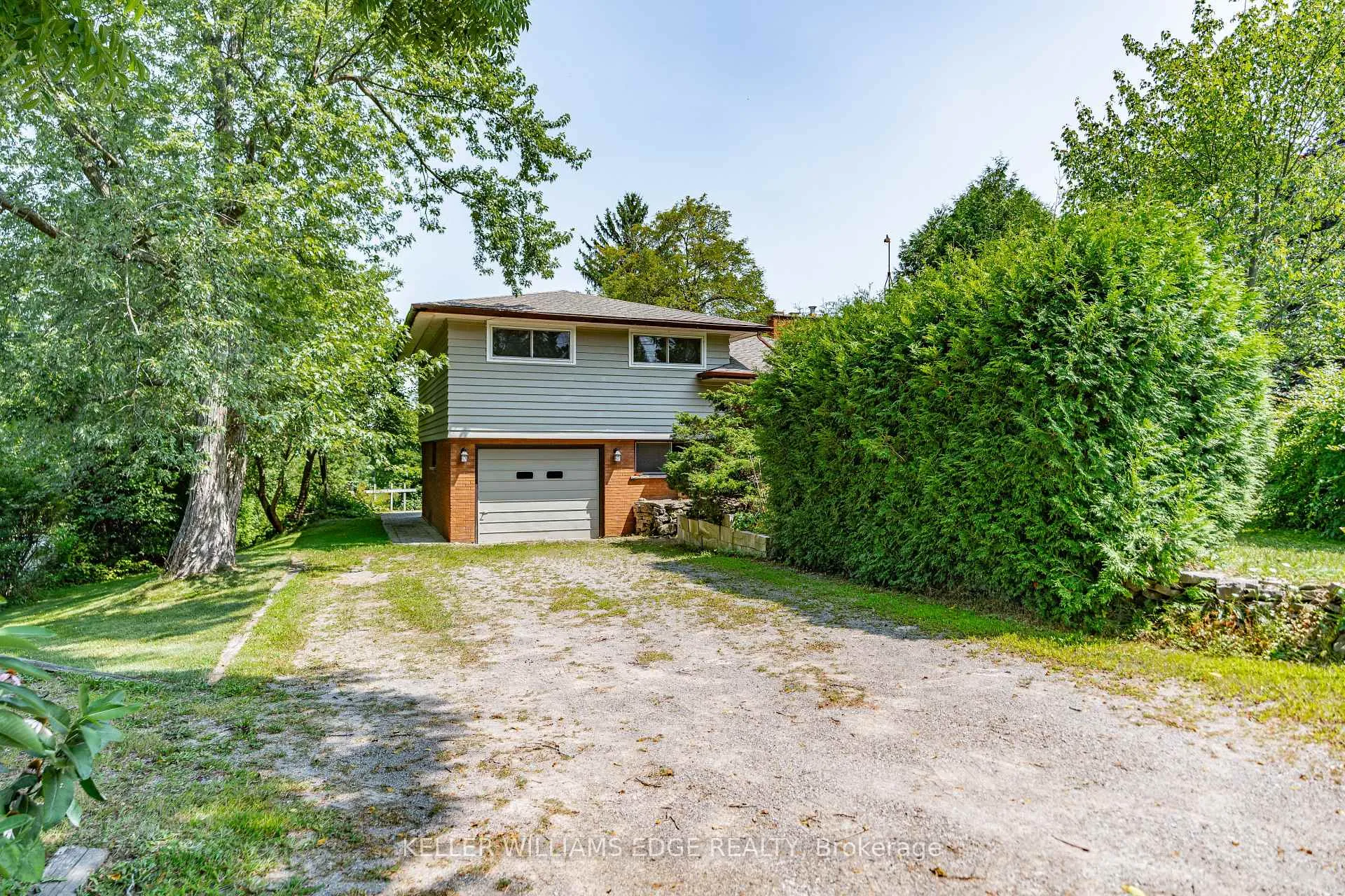 Photo 2 of 1352 Centre Road, Hamilton, Carlisle — HOMEH