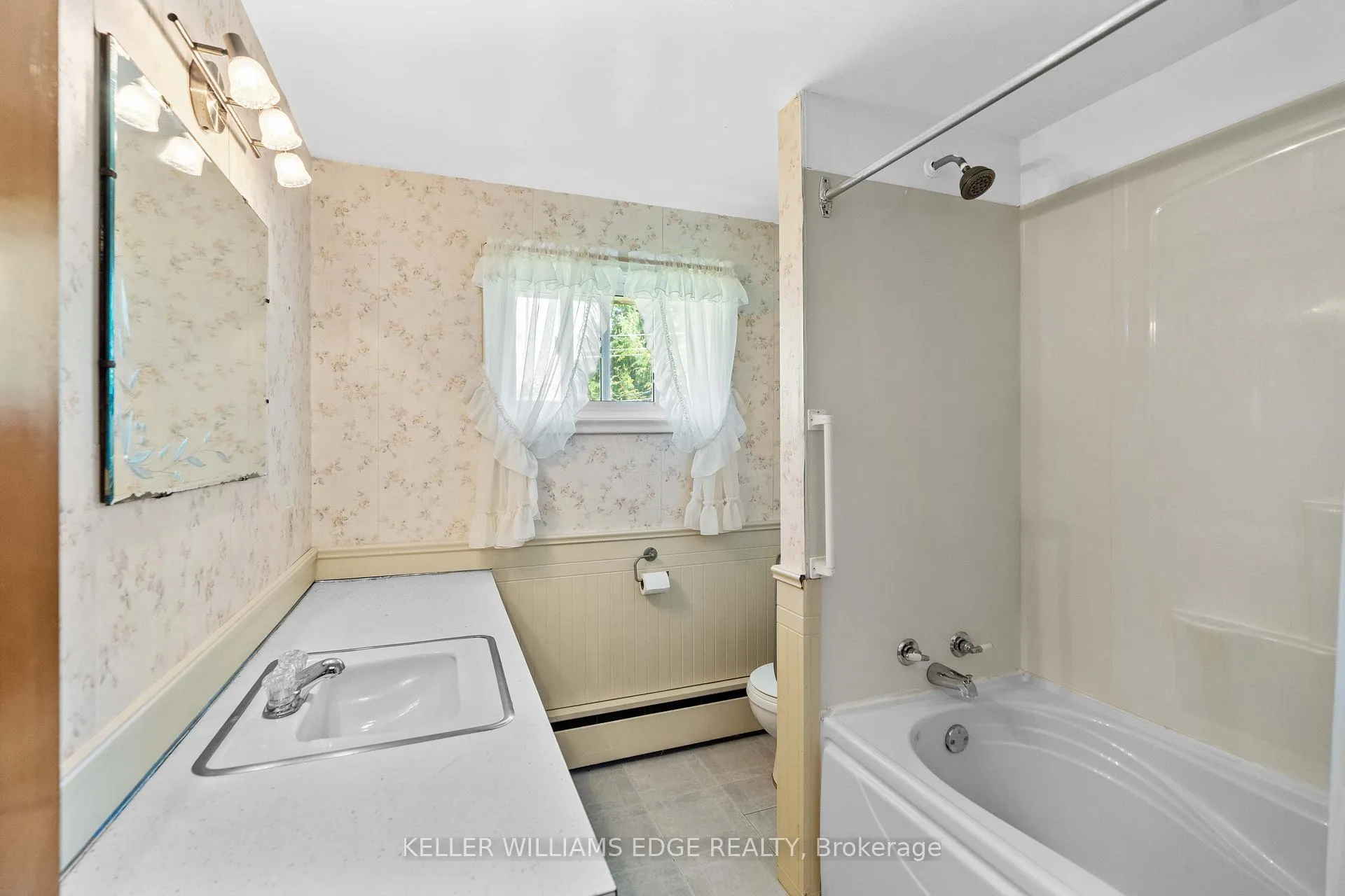 Photo 18 of 1352 Centre Road, Hamilton, Carlisle — HOMEH