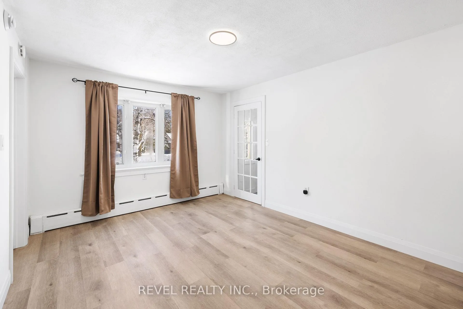 Photo 4 of Unit Main, 46 Nelson Street, Barrie, Codrington — HOMEH
