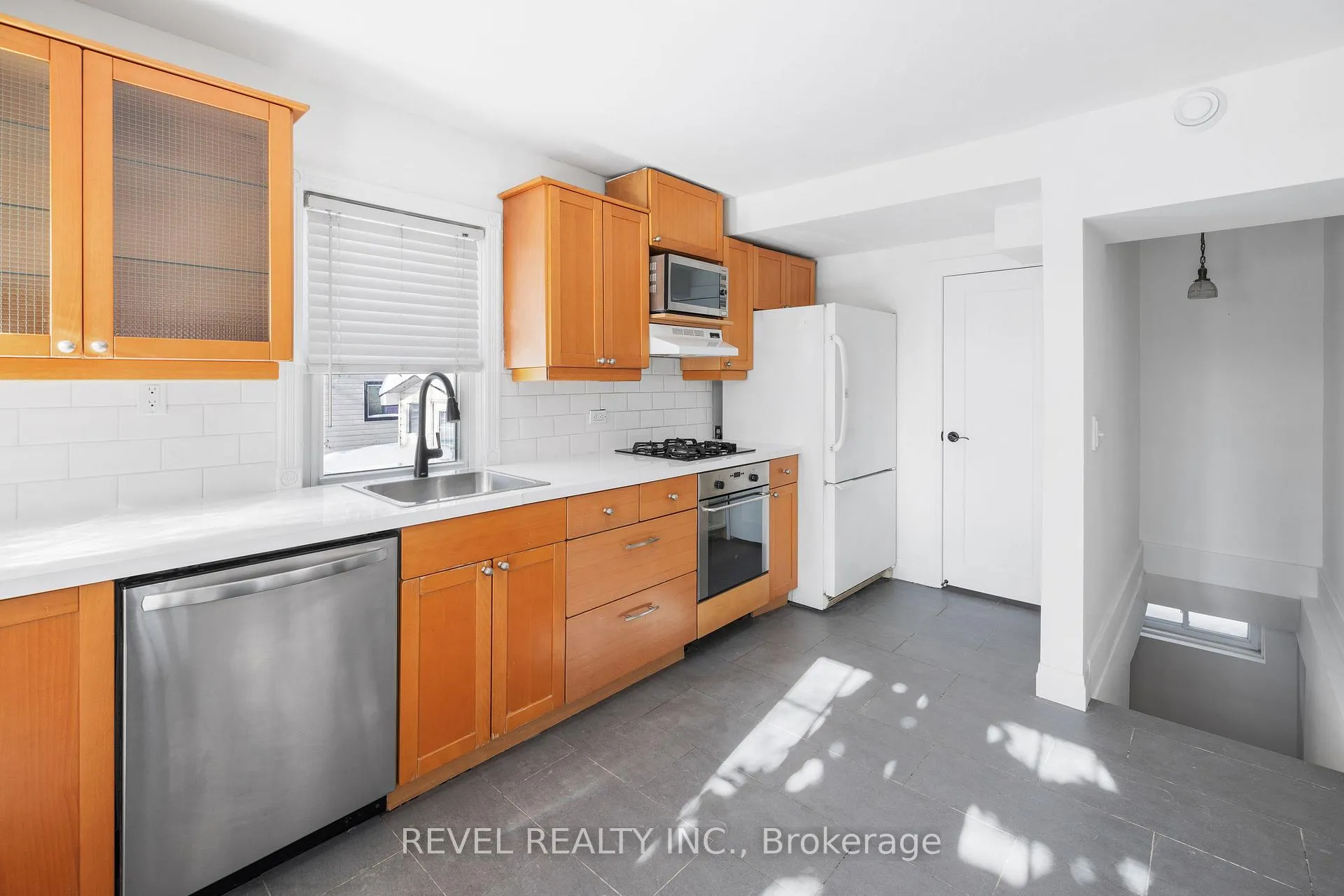 Photo 8 of Unit Main, 46 Nelson Street, Barrie, Codrington — HOMEH