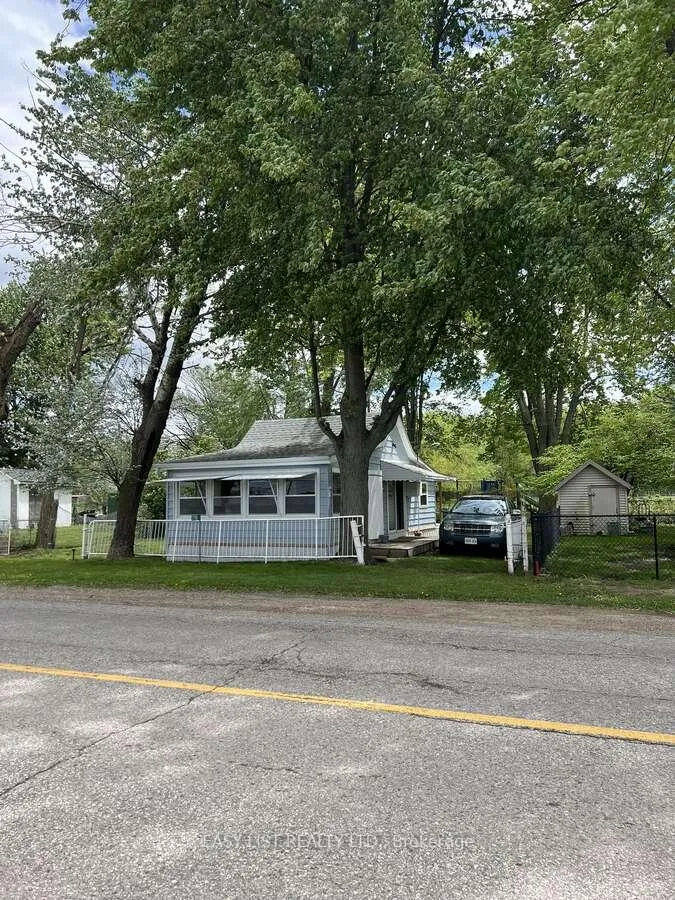 Front of 1758 River Road N