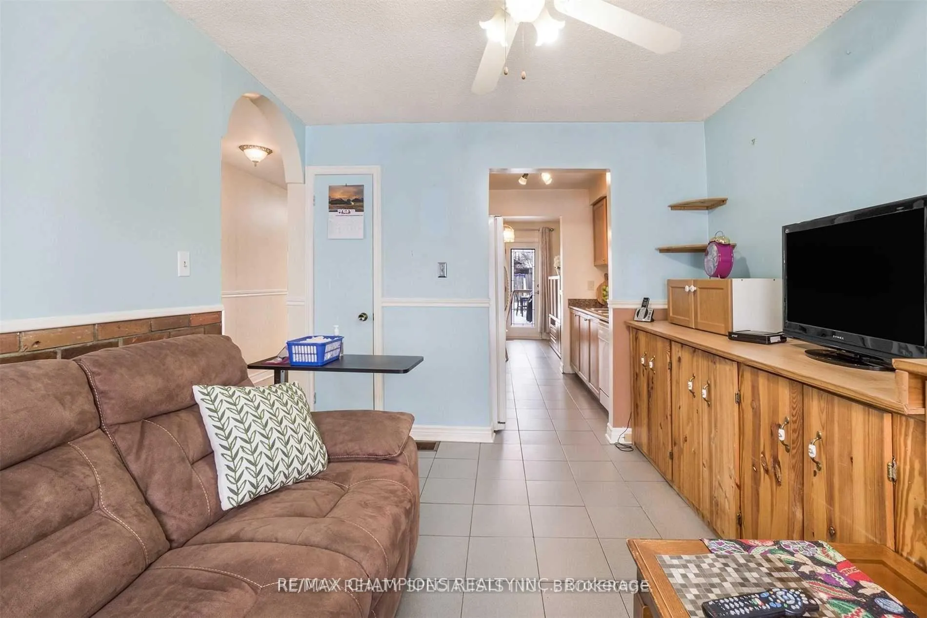 Photo 6 of 7 Camberley Crescent, Brampton, Brampton North — HOMEH