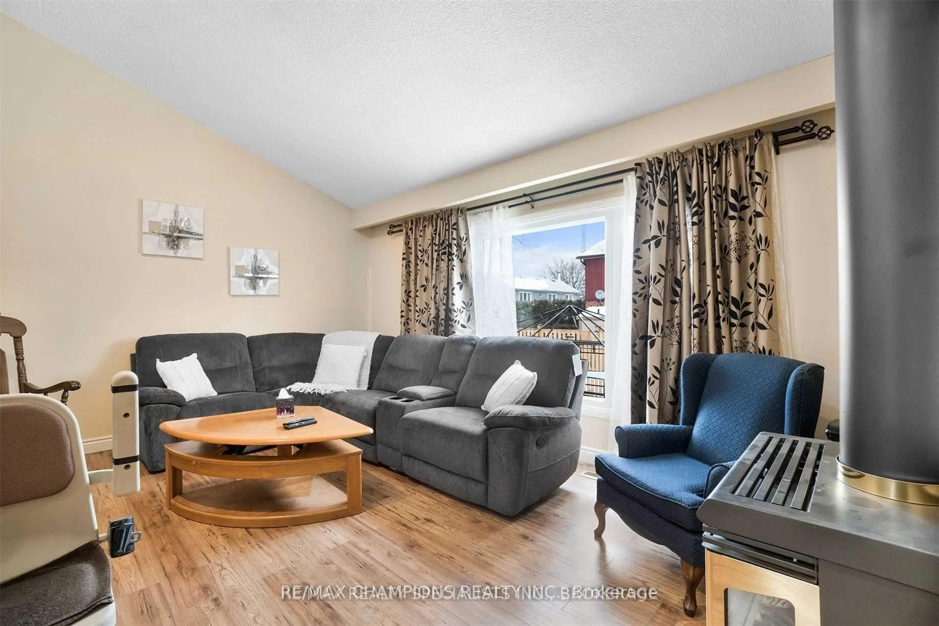 Photo 10 of 7 Camberley Crescent, Brampton, Brampton North — HOMEH