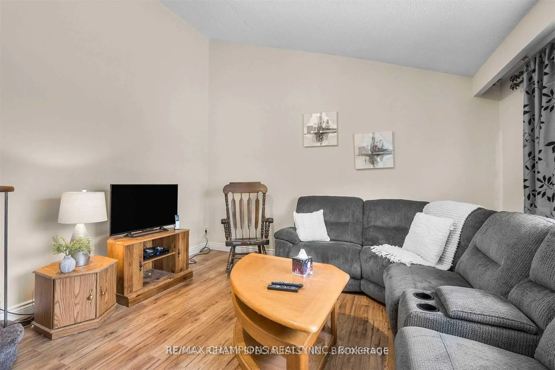 Photo 12 of 7 Camberley Crescent, Brampton, Brampton North — HOMEH