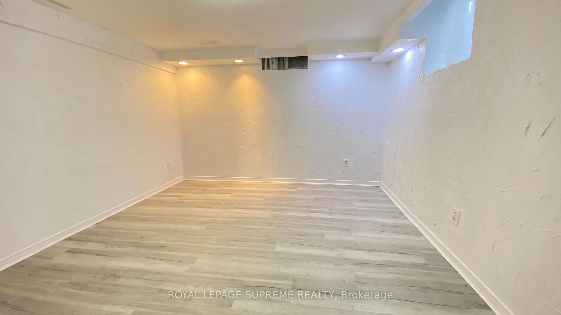 Photo 5 of Unit Bsmt, 22 Amblecote Pl, Hamilton, Randall — HOMEH