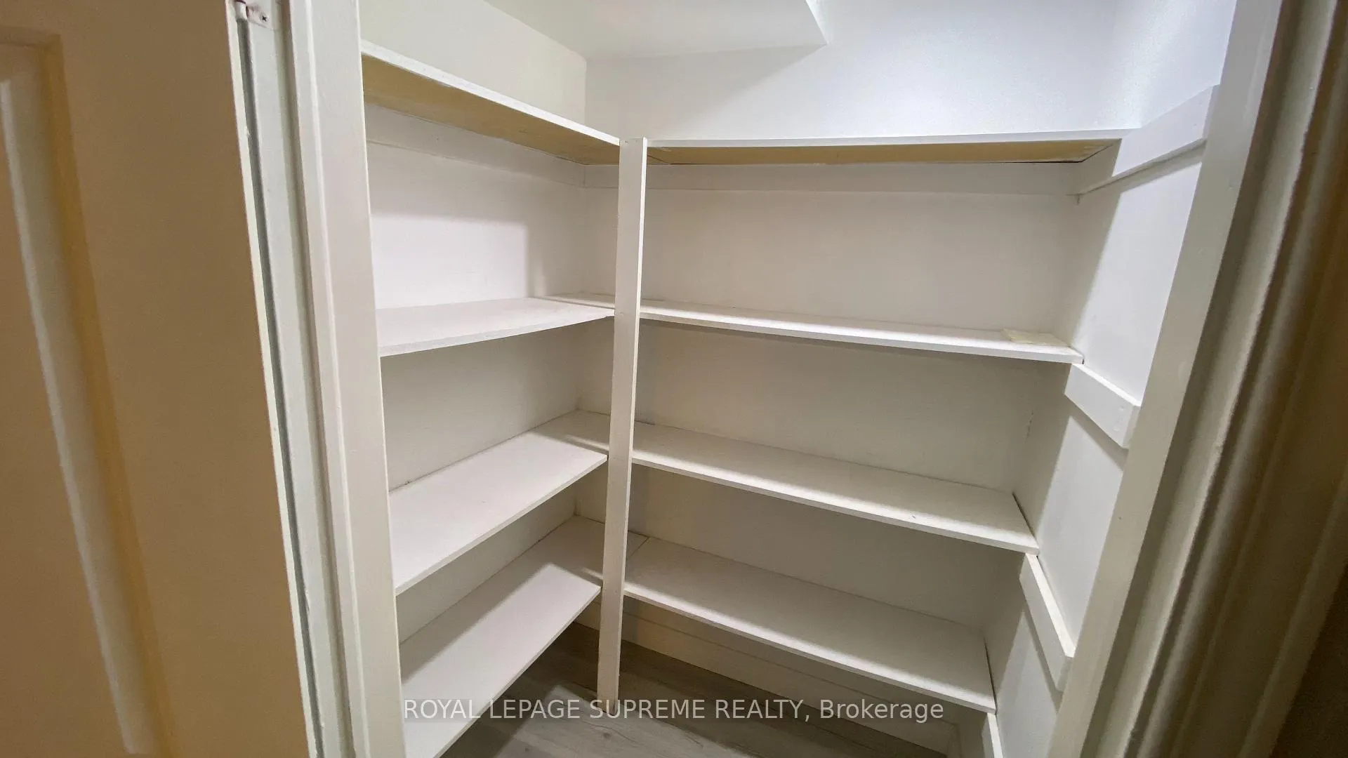 Photo 11 of Unit Bsmt, 22 Amblecote Pl, Hamilton, Randall — HOMEH