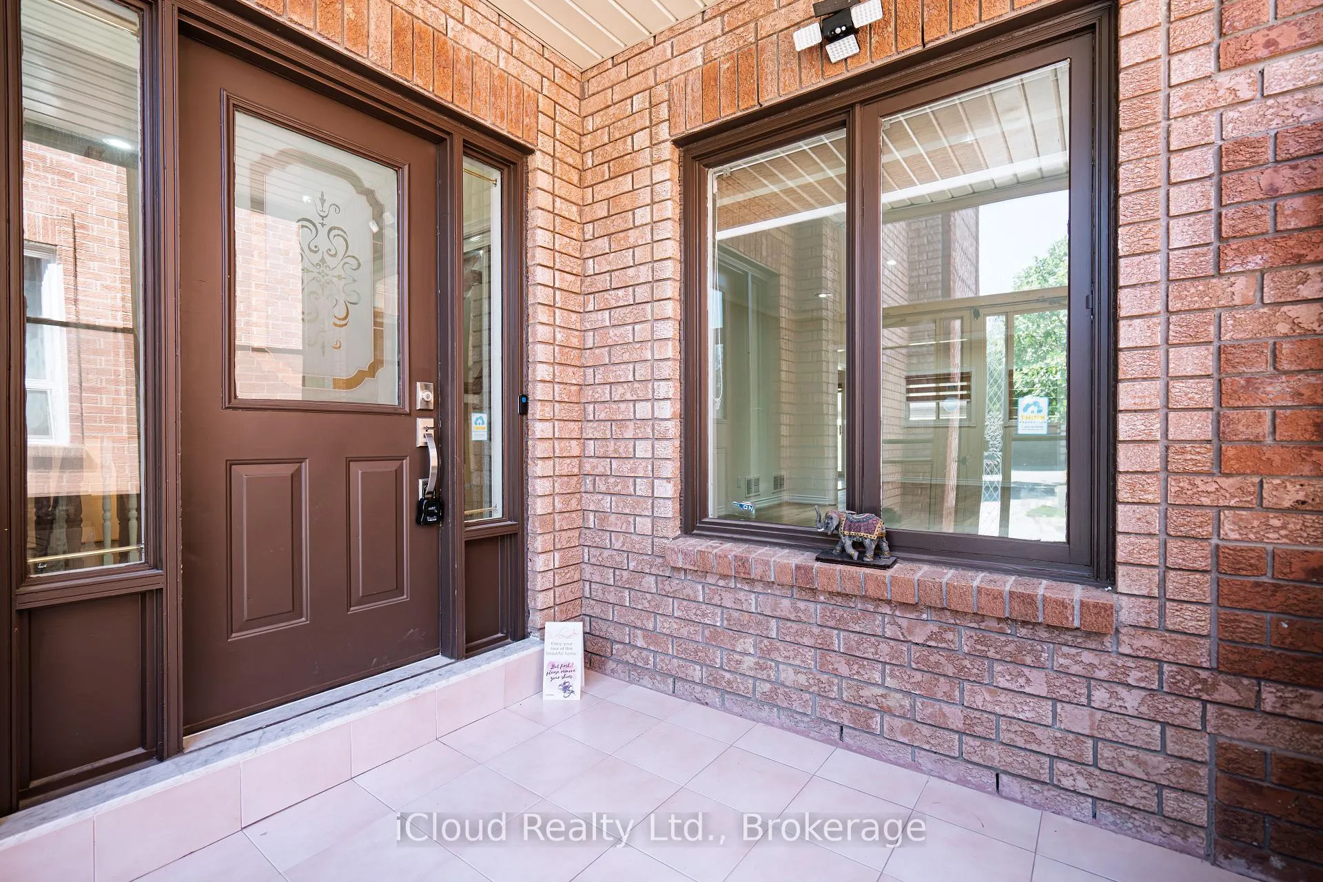 Photo 3 of 80 Venice Crescent W, Vaughan, Beverley Glen — HOMEH