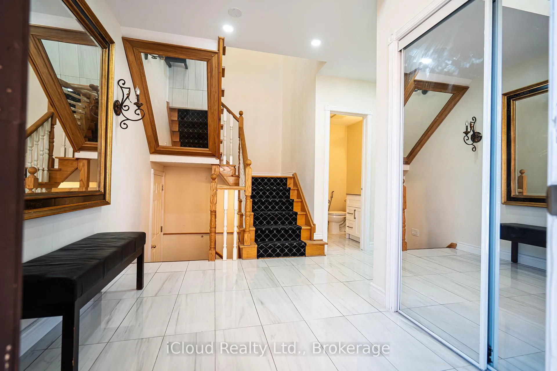 Photo 4 of 80 Venice Crescent W, Vaughan, Beverley Glen — HOMEH