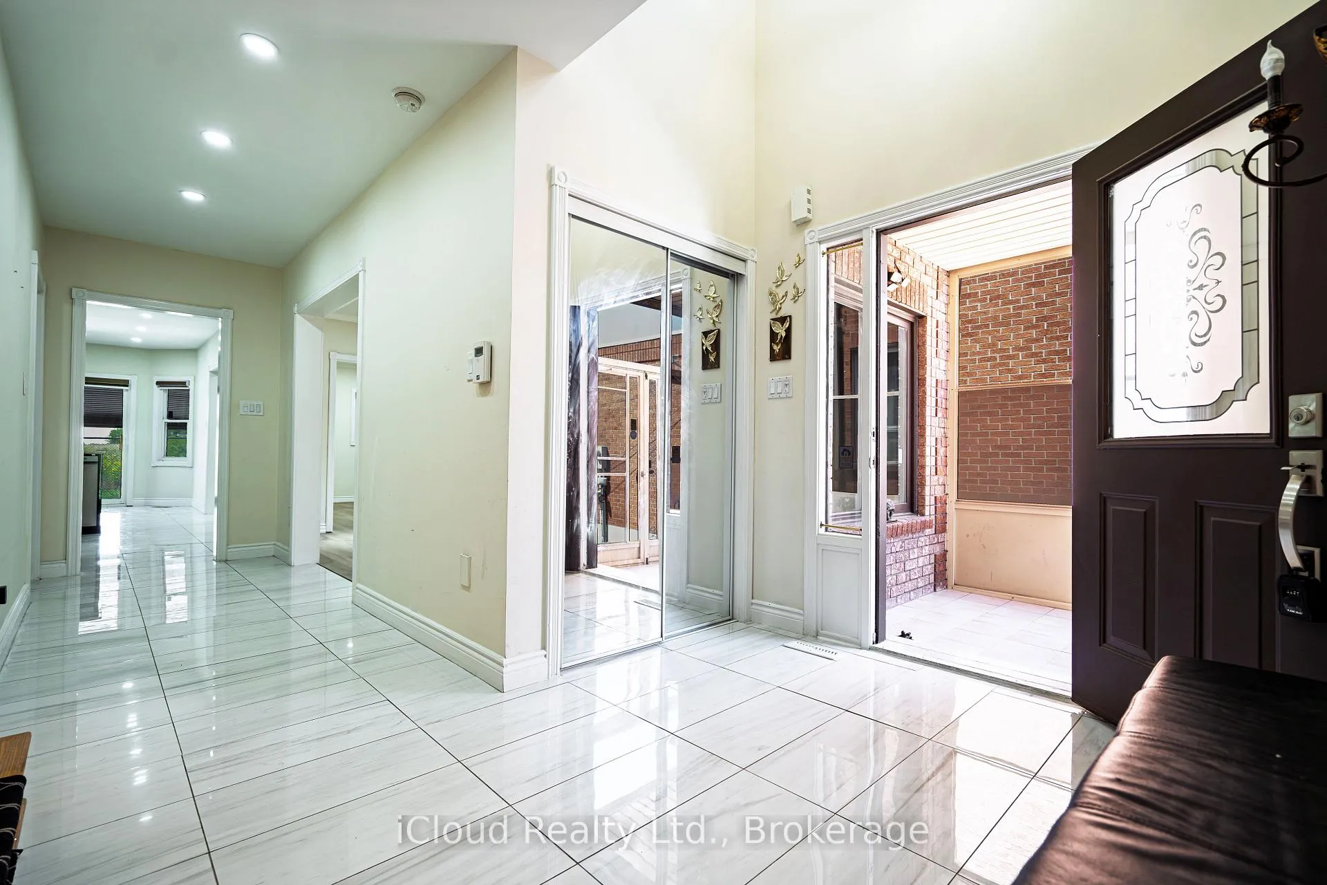 Photo 5 of 80 Venice Crescent W, Vaughan, Beverley Glen — HOMEH