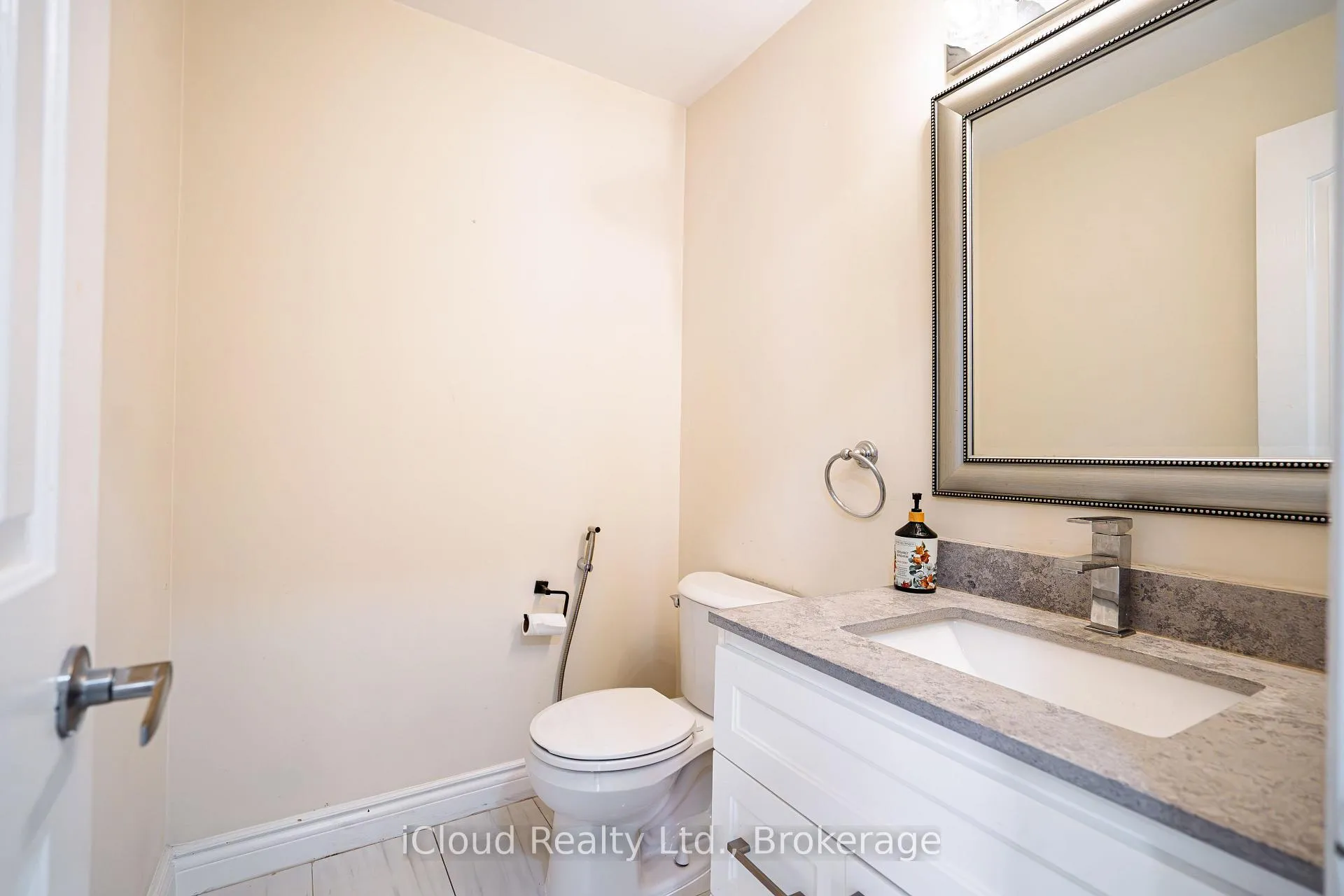 Photo 6 of 80 Venice Crescent W, Vaughan, Beverley Glen — HOMEH