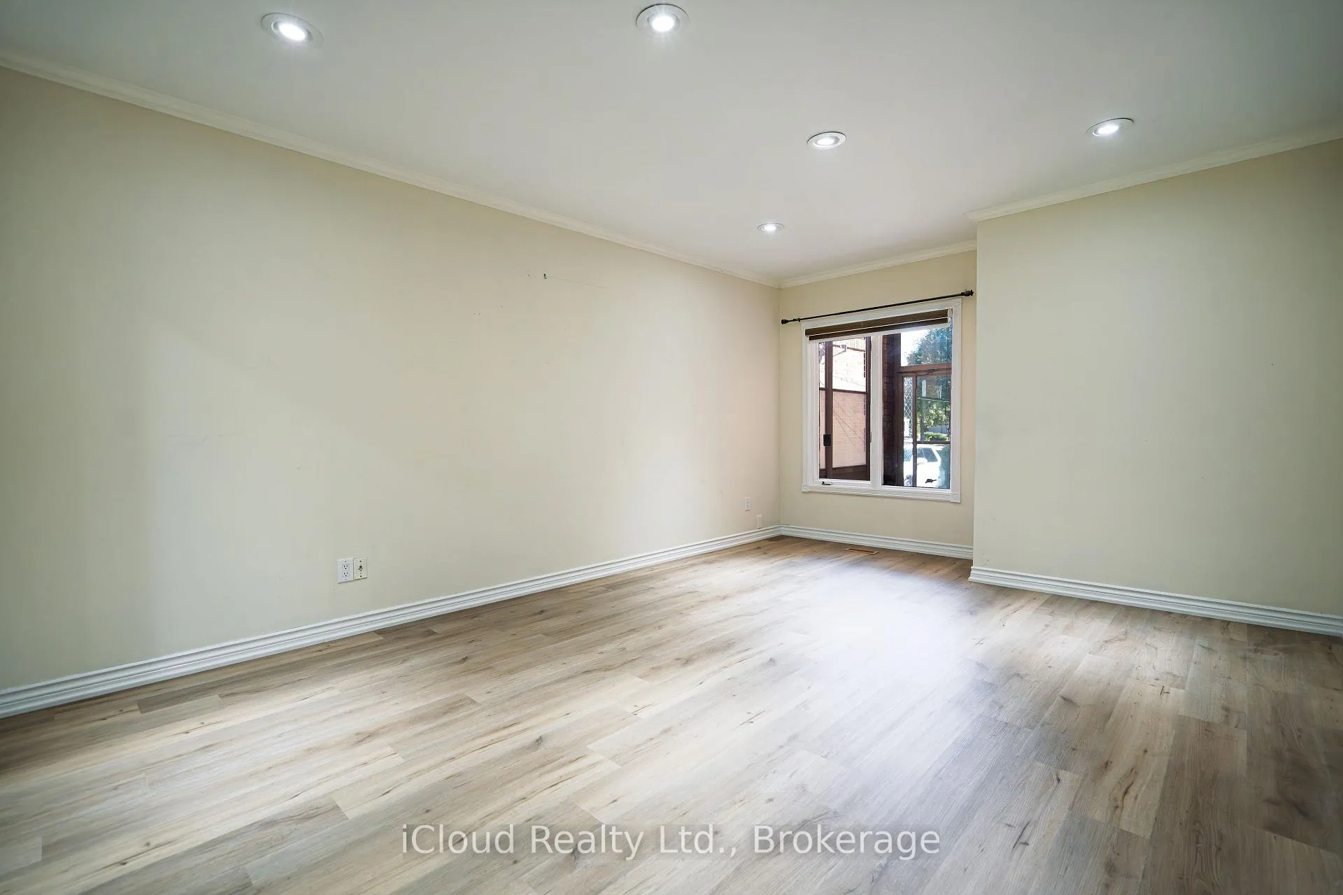 Photo 8 of 80 Venice Crescent W, Vaughan, Beverley Glen — HOMEH