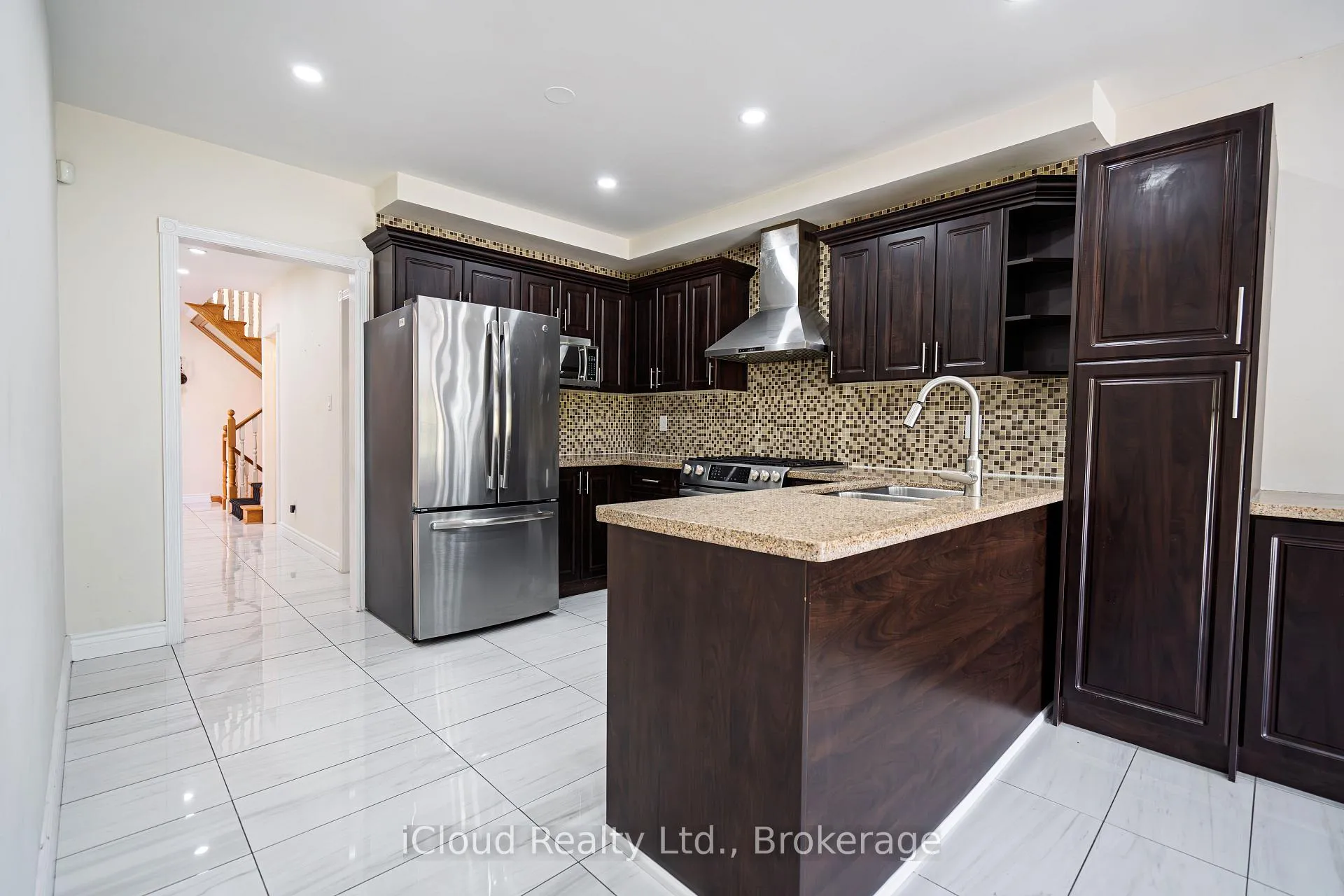 Photo 9 of 80 Venice Crescent W, Vaughan, Beverley Glen — HOMEH