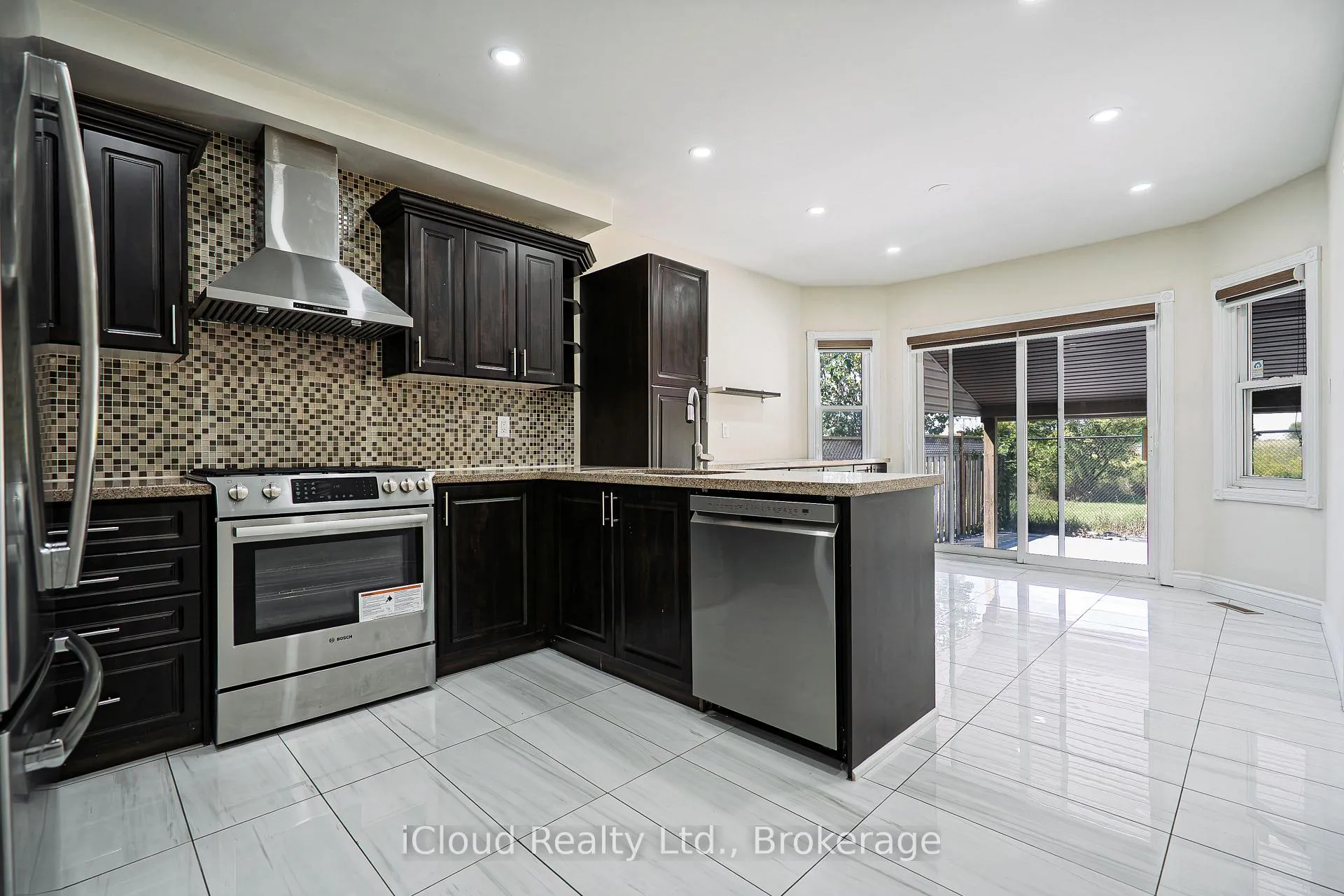 Photo 10 of 80 Venice Crescent W, Vaughan, Beverley Glen — HOMEH