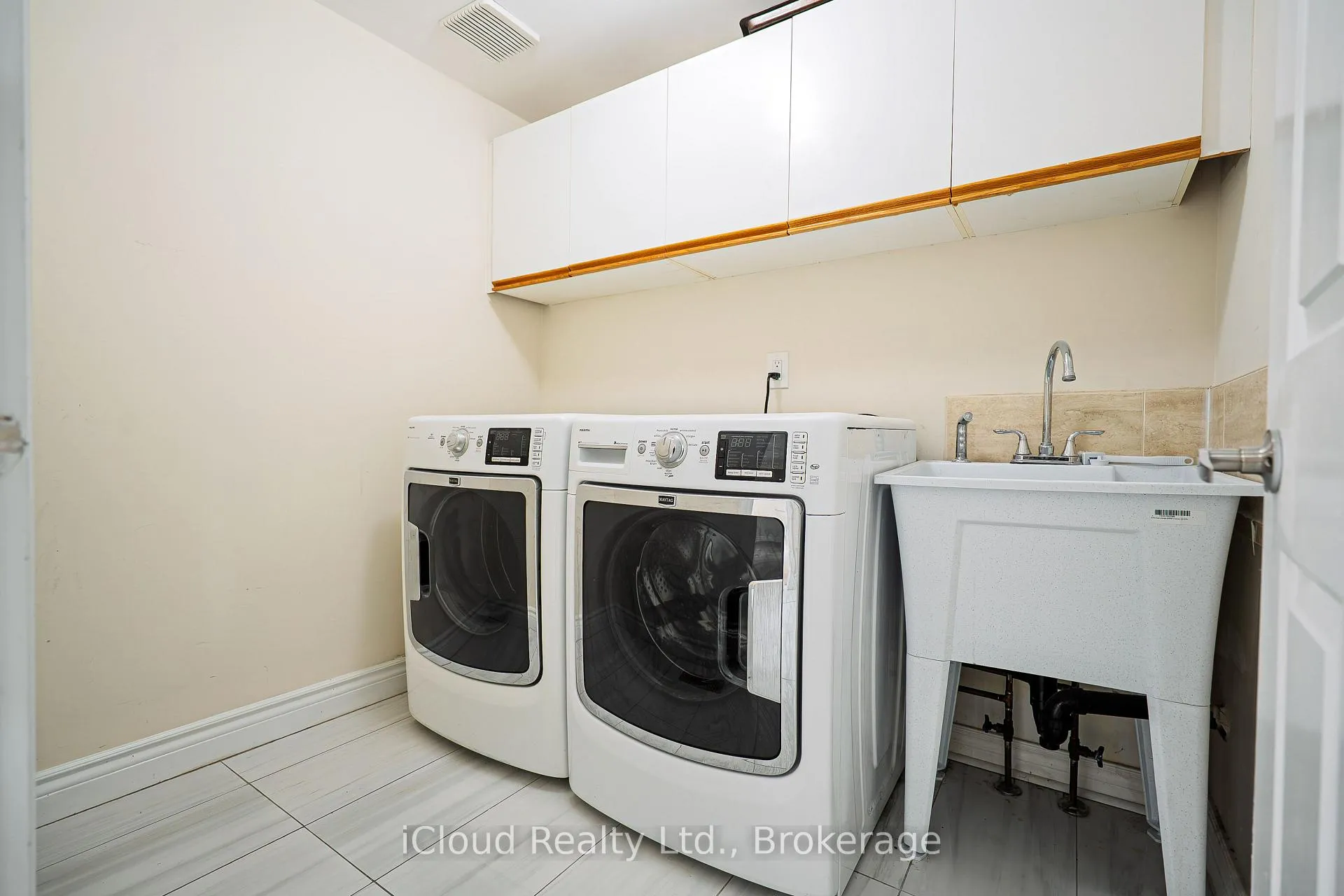 Photo 14 of 80 Venice Crescent W, Vaughan, Beverley Glen — HOMEH