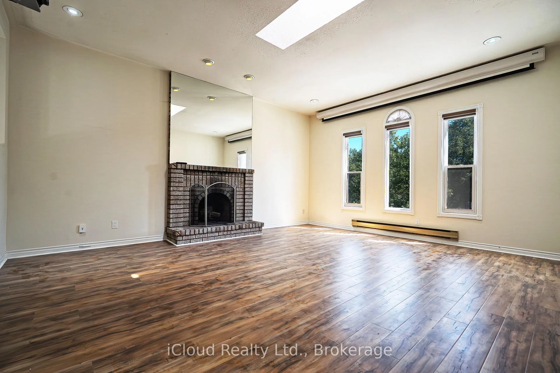 Photo 18 of 80 Venice Crescent W, Vaughan, Beverley Glen — HOMEH