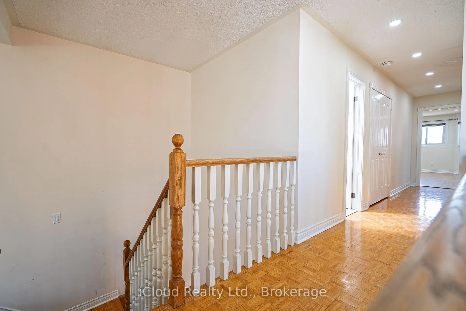 Photo 19 of 80 Venice Crescent W, Vaughan, Beverley Glen — HOMEH