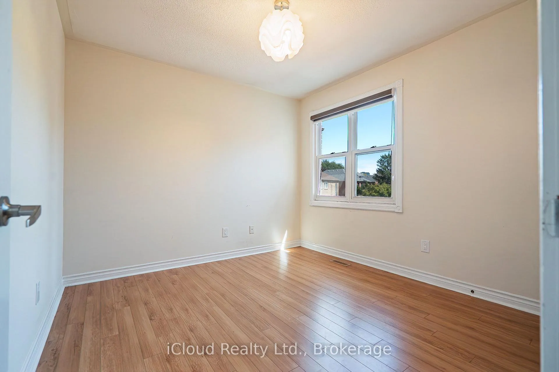 Photo 22 of 80 Venice Crescent W, Vaughan, Beverley Glen — HOMEH
