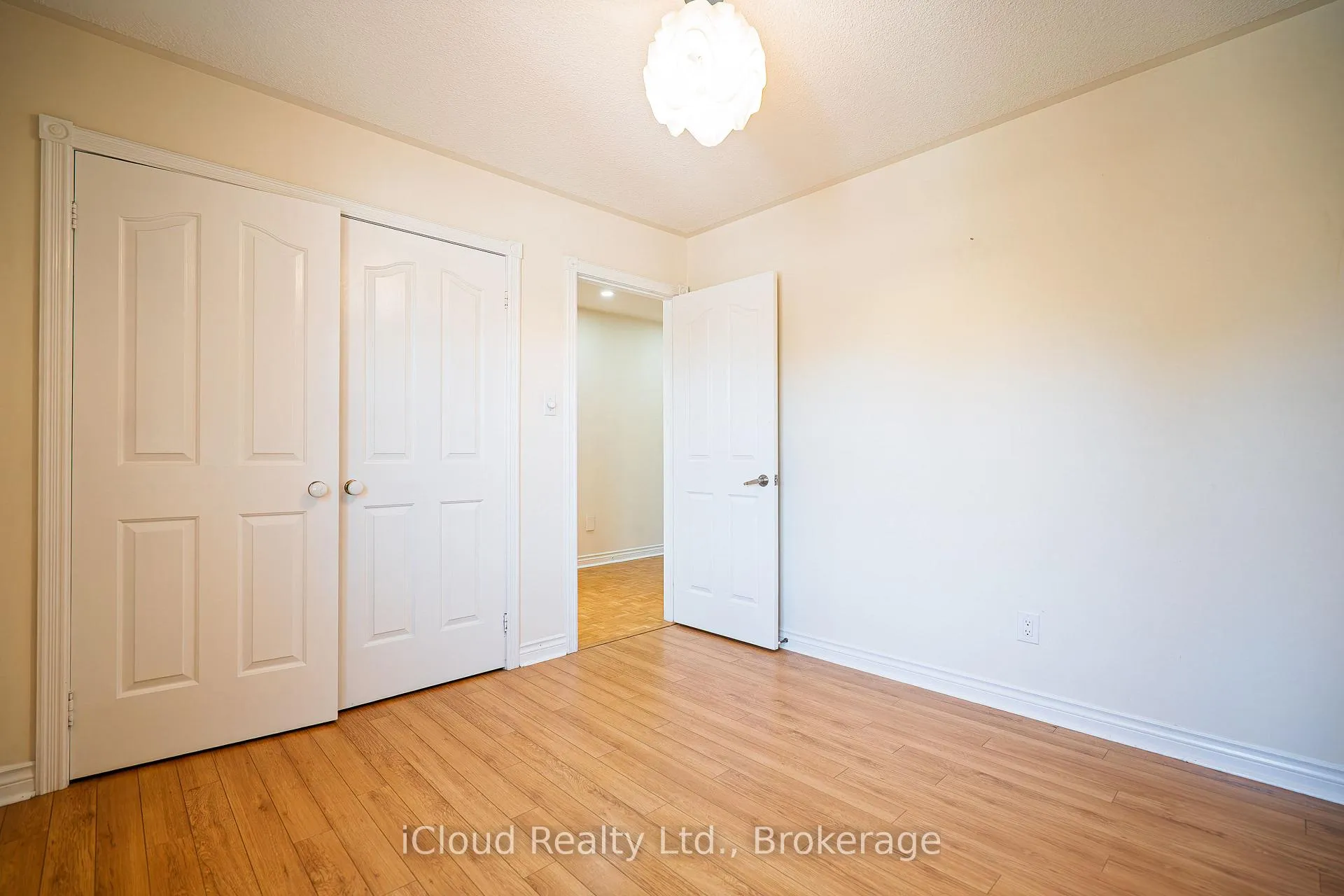 Photo 23 of 80 Venice Crescent W, Vaughan, Beverley Glen — HOMEH