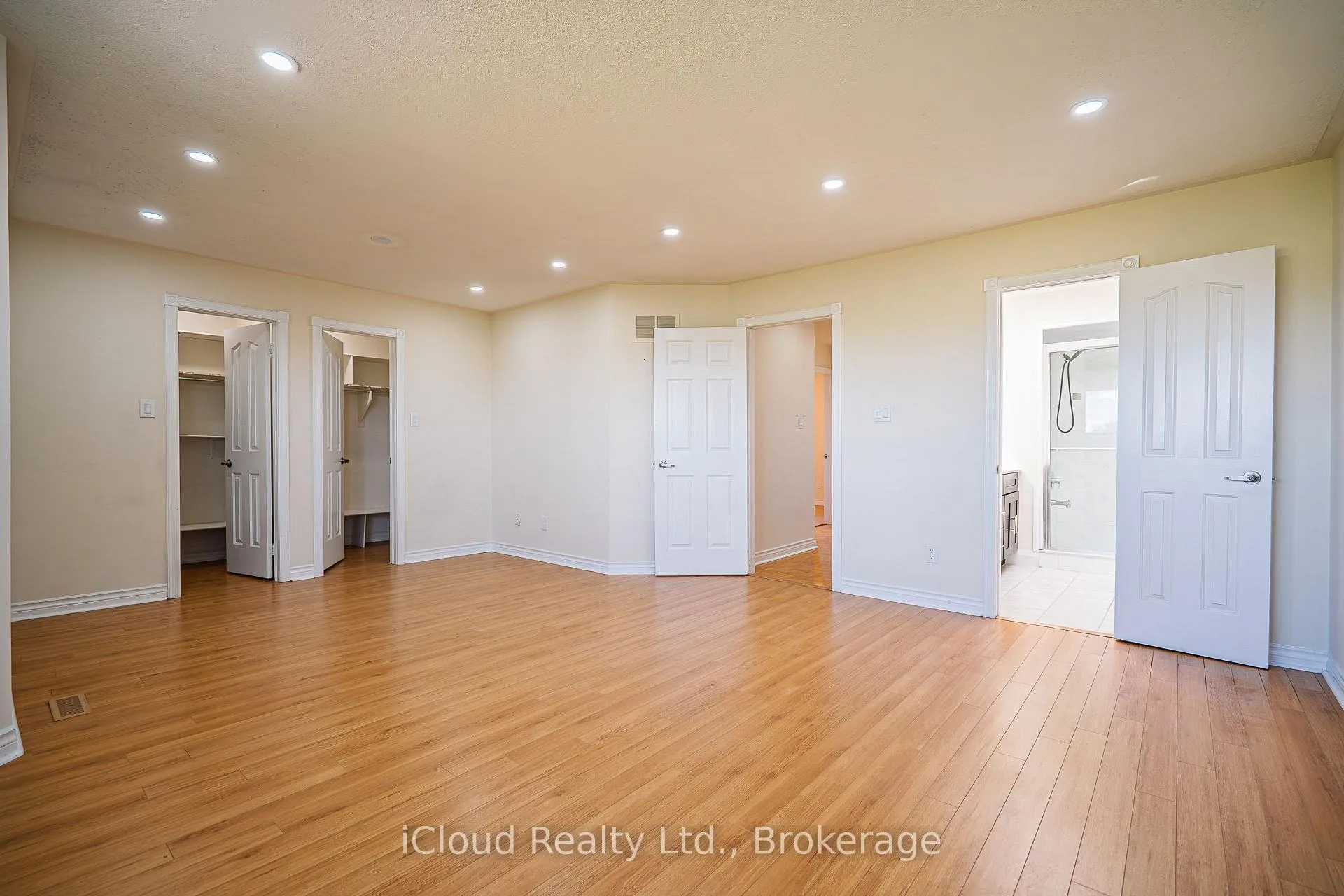 Photo 24 of 80 Venice Crescent W, Vaughan, Beverley Glen — HOMEH