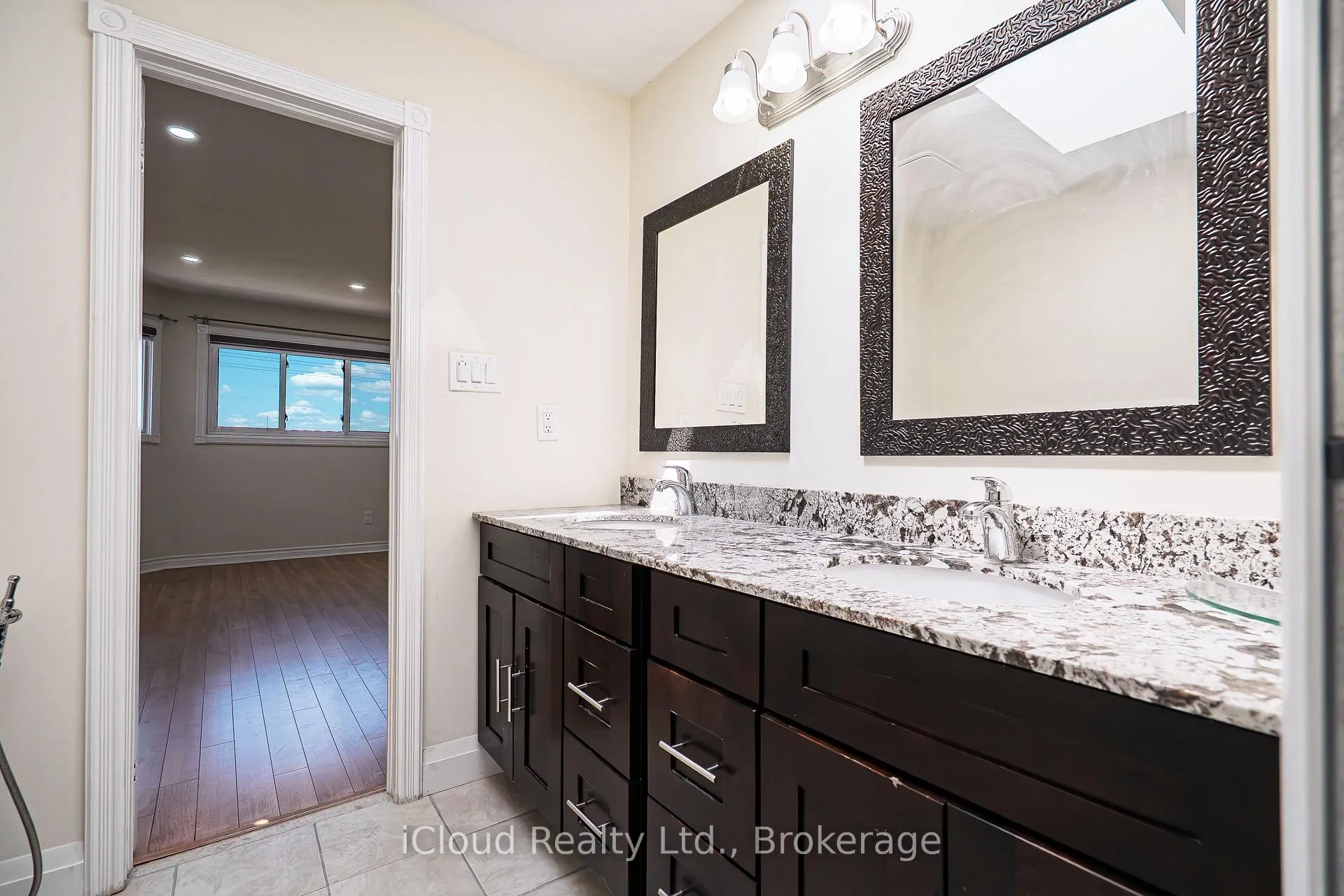 Photo 26 of 80 Venice Crescent W, Vaughan, Beverley Glen — HOMEH